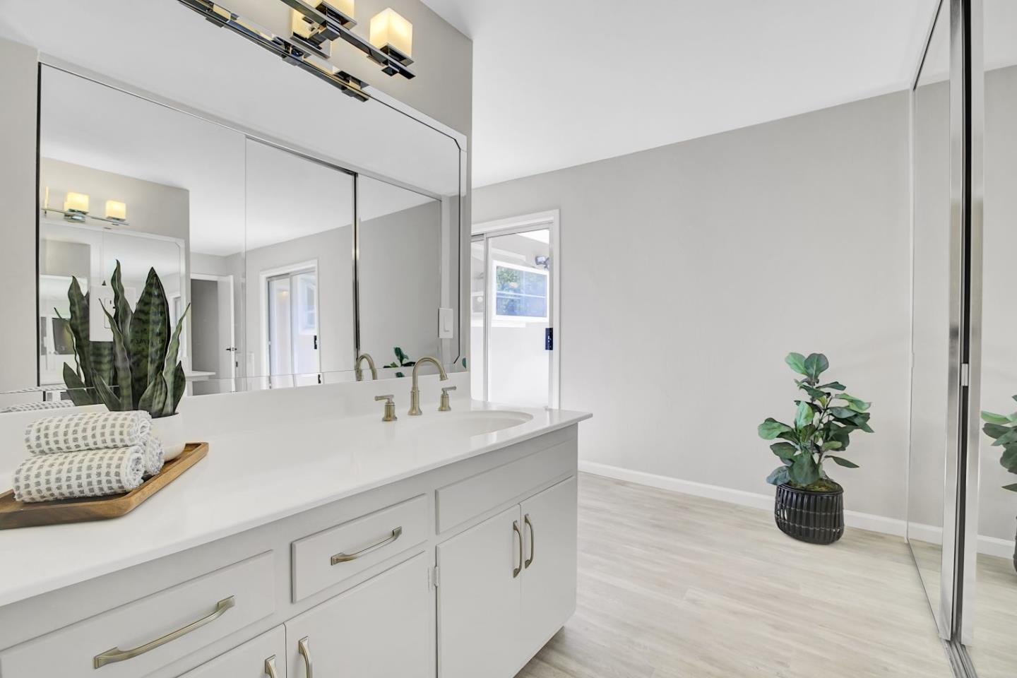 Detail Gallery Image 32 of 56 For 2727 El Prado Rd, Burlingame,  CA 94010 - 3 Beds | 2 Baths