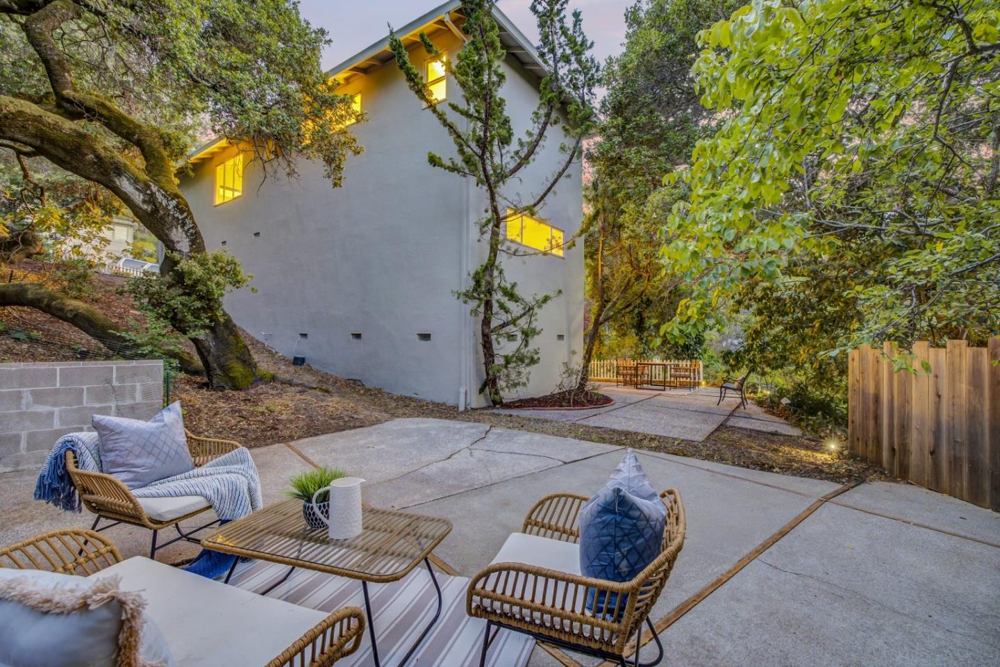 Detail Gallery Image 50 of 56 For 2727 El Prado Rd, Burlingame,  CA 94010 - 3 Beds | 2 Baths