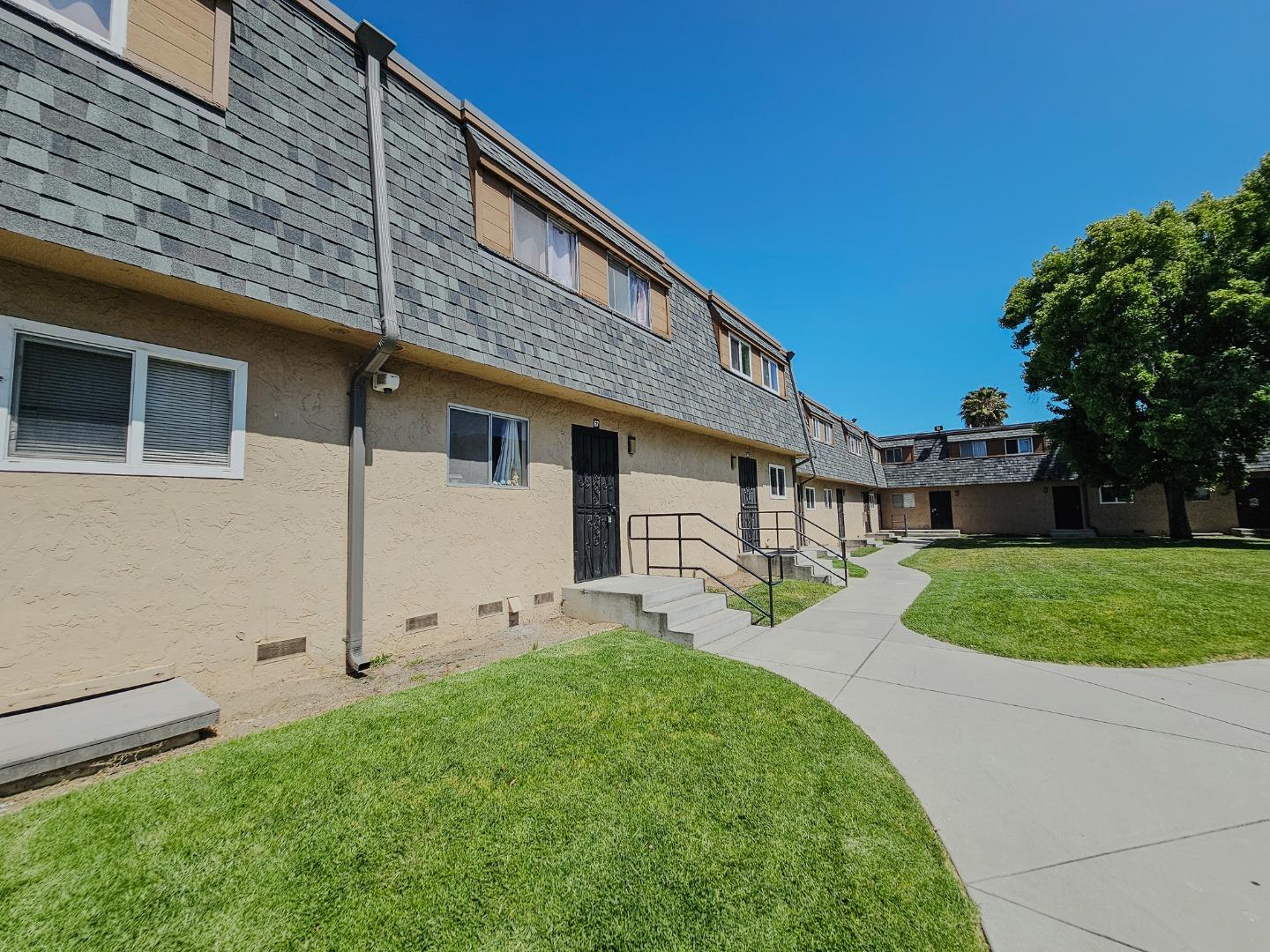 Detail Gallery Image 2 of 17 For 2925 Florence Ave #67,  San Jose,  CA 95127 - 3 Beds | 1/1 Baths