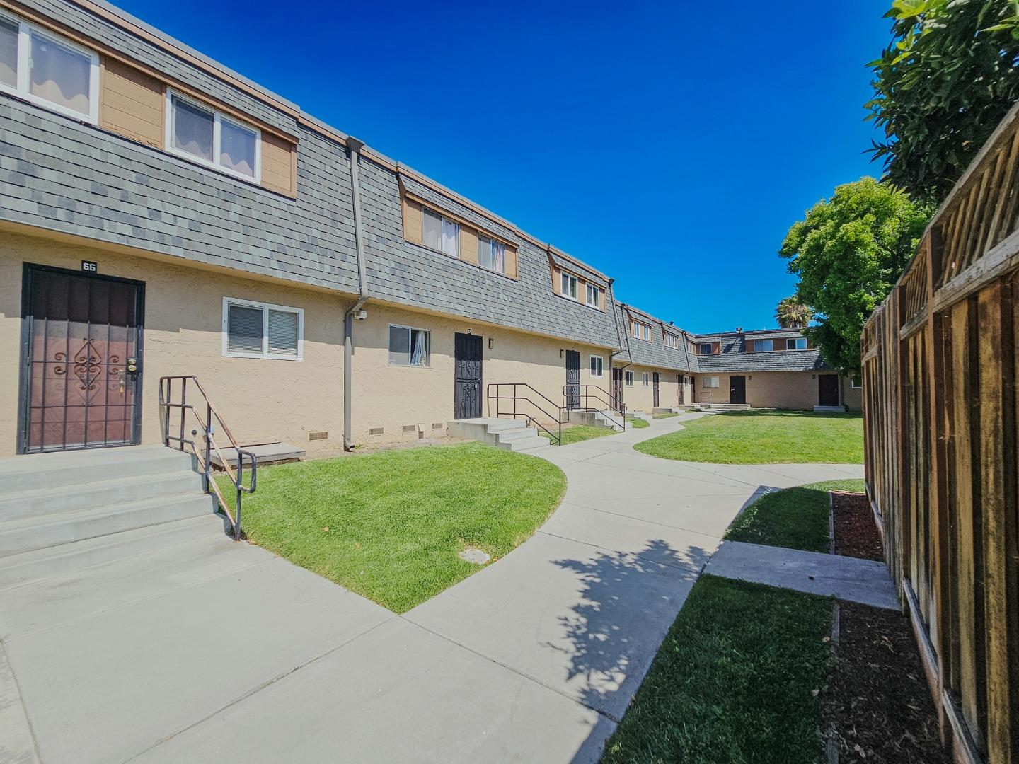 Detail Gallery Image 3 of 17 For 2925 Florence Ave #67,  San Jose,  CA 95127 - 3 Beds | 1/1 Baths
