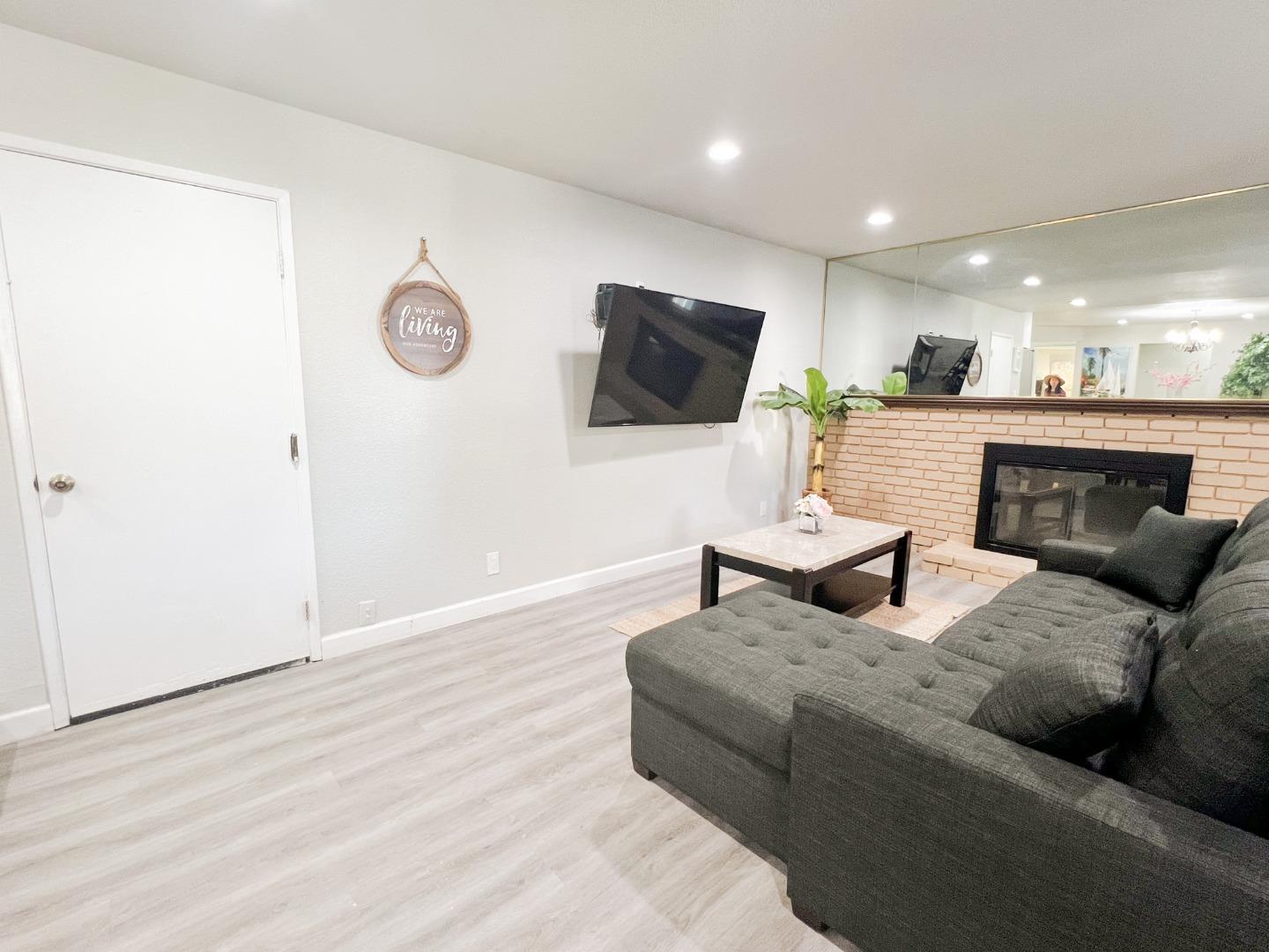 Detail Gallery Image 10 of 30 For 2923 Philip Ct, San Jose,  CA 95121 - 7 Beds | 6 Baths