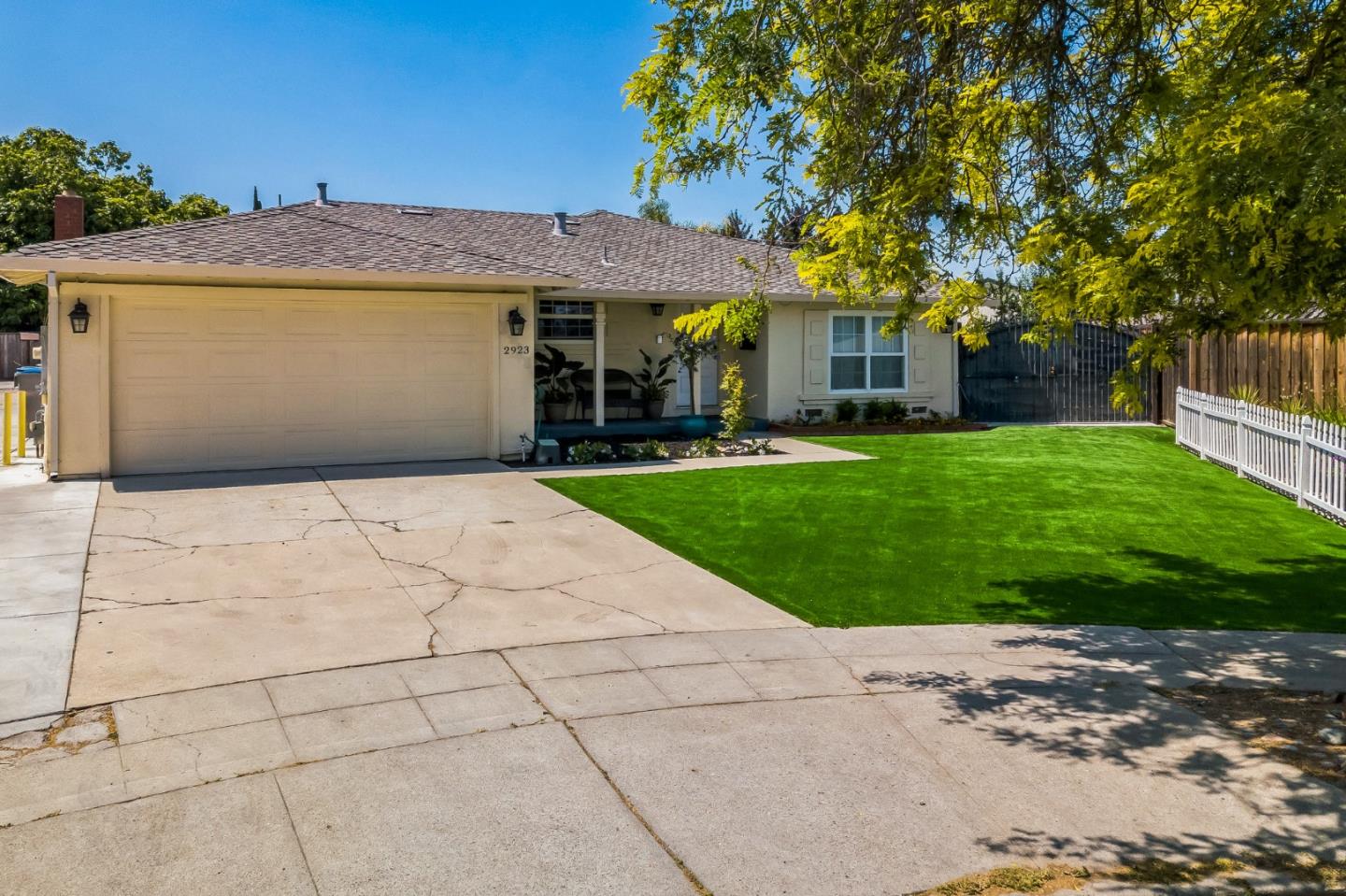 Detail Gallery Image 4 of 30 For 2923 Philip Ct, San Jose,  CA 95121 - 7 Beds | 6 Baths