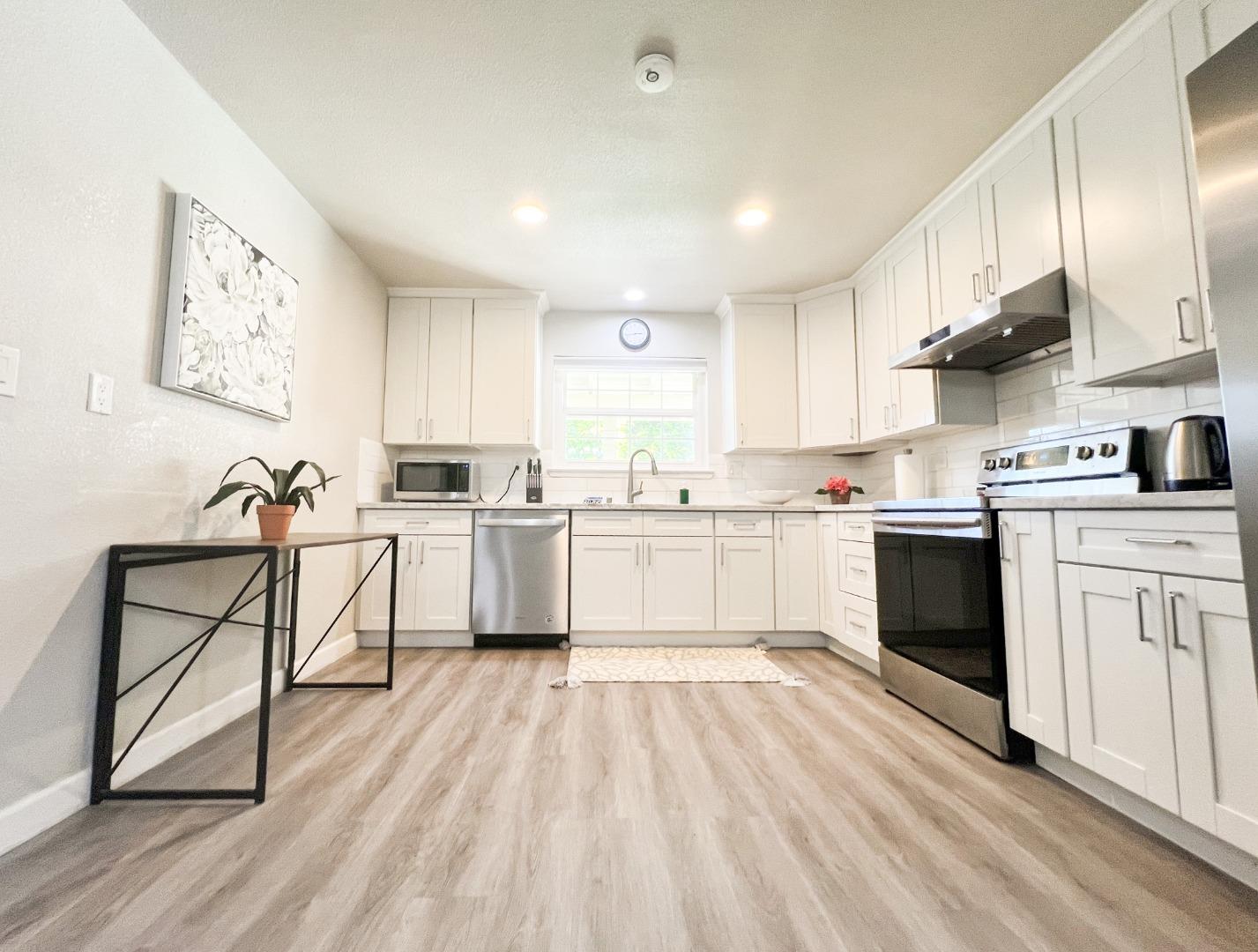 Detail Gallery Image 5 of 30 For 2923 Philip Ct, San Jose,  CA 95121 - 7 Beds | 6 Baths
