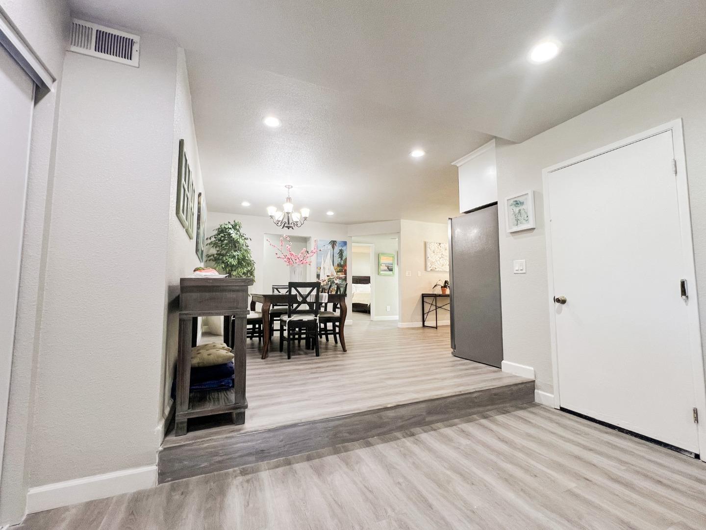 Detail Gallery Image 7 of 30 For 2923 Philip Ct, San Jose,  CA 95121 - 7 Beds | 6 Baths