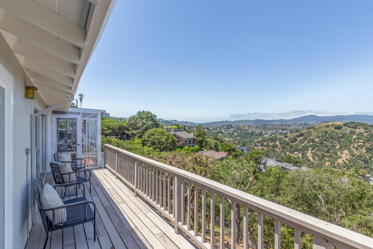 Detail Gallery Image 3 of 31 For 608 Highview Ct, San Mateo,  CA 94403 - 4 Beds | 3 Baths