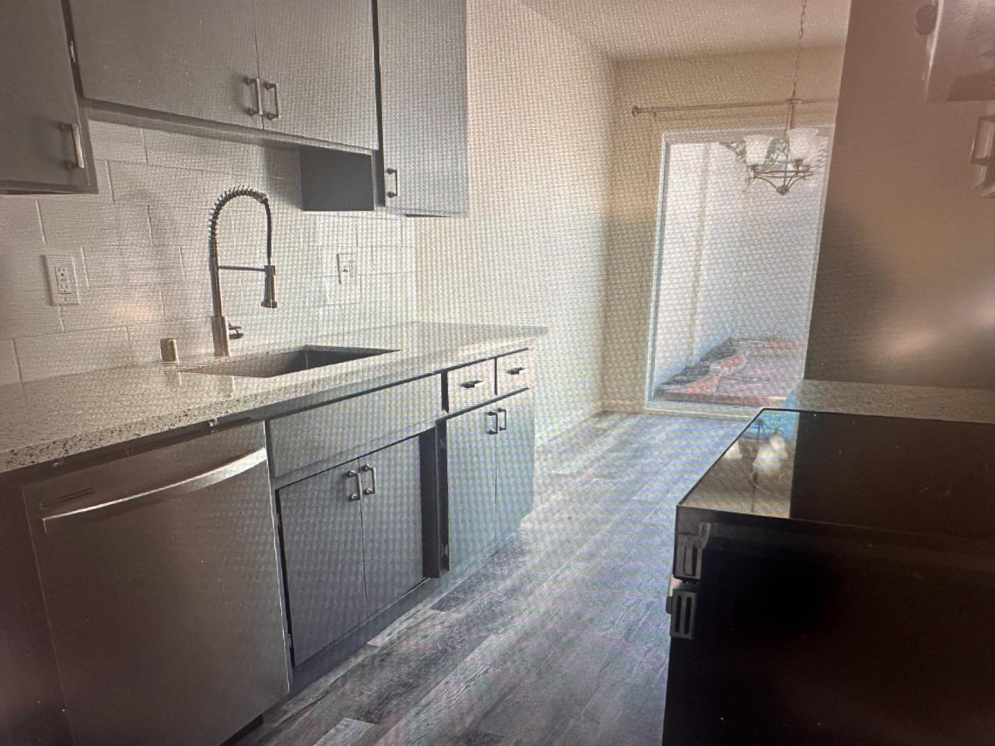 Detail Gallery Image 5 of 11 For 1690 Cherokee Dr, Salinas,  CA 93906 - 3 Beds | 2 Baths