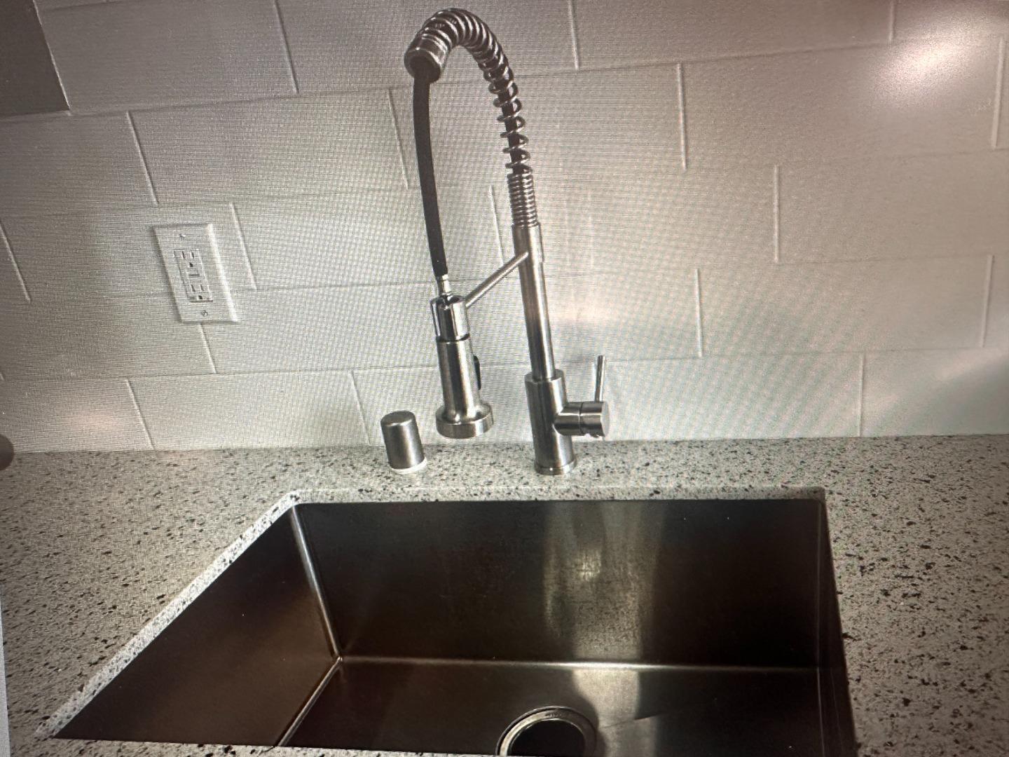Detail Gallery Image 6 of 11 For 1690 Cherokee Dr, Salinas,  CA 93906 - 3 Beds | 2 Baths