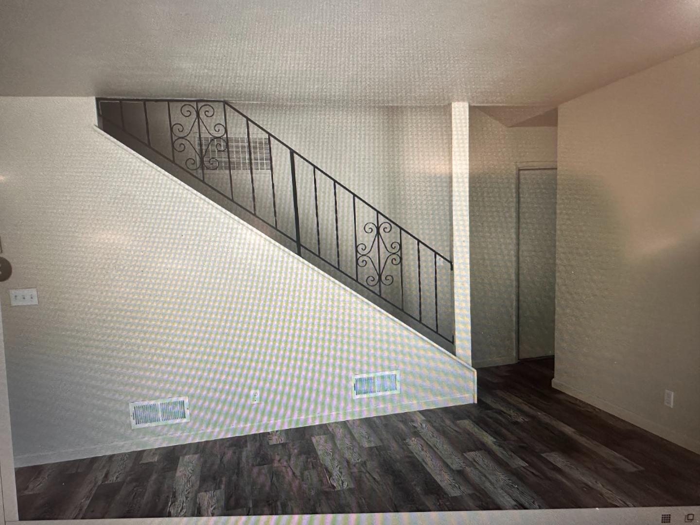 Detail Gallery Image 9 of 11 For 1690 Cherokee Dr, Salinas,  CA 93906 - 3 Beds | 2 Baths