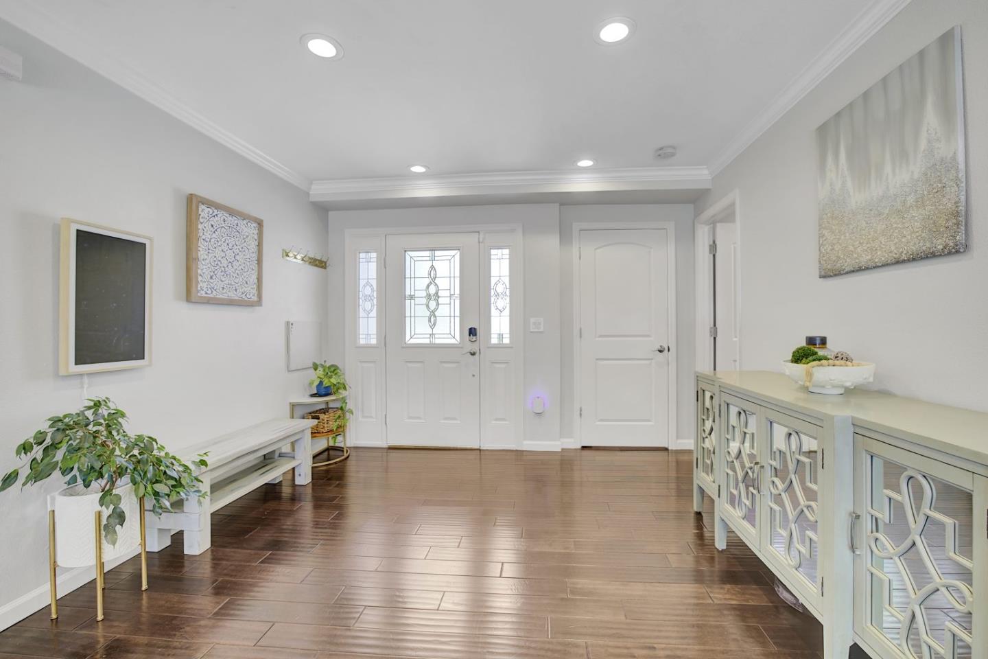 Detail Gallery Image 5 of 57 For 726 S Henry Ave, San Jose,  CA 95117 - 5 Beds | 3 Baths