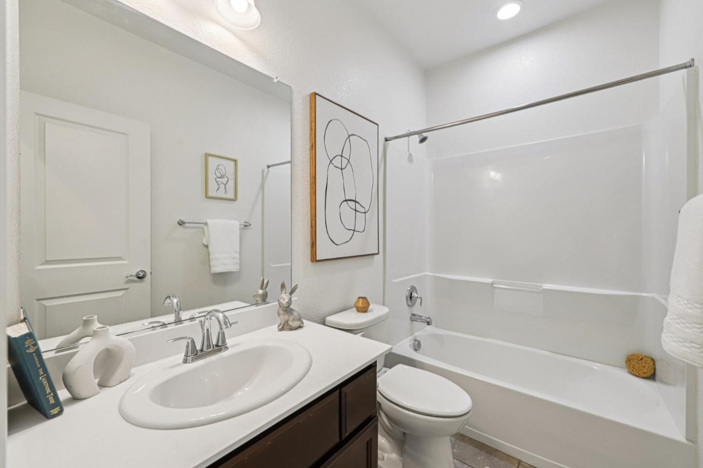 Detail Gallery Image 13 of 41 For 525 E Marcello Ave, Mountain House,  CA 95391 - 4 Beds | 4 Baths