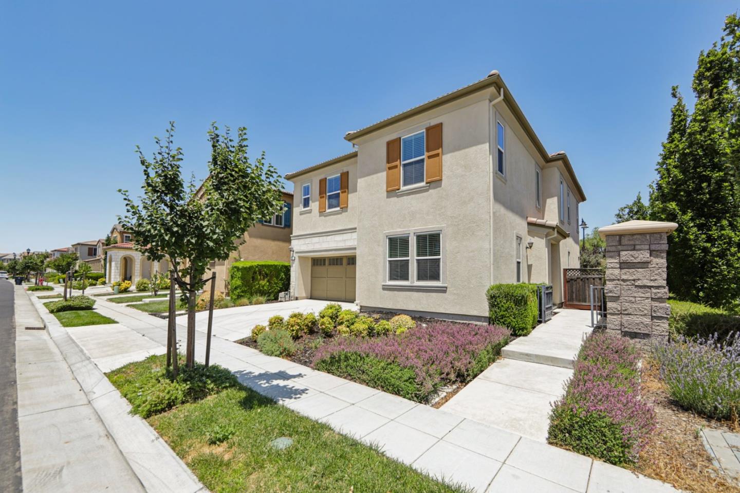 Detail Gallery Image 2 of 41 For 525 E Marcello Ave, Mountain House,  CA 95391 - 4 Beds | 4 Baths