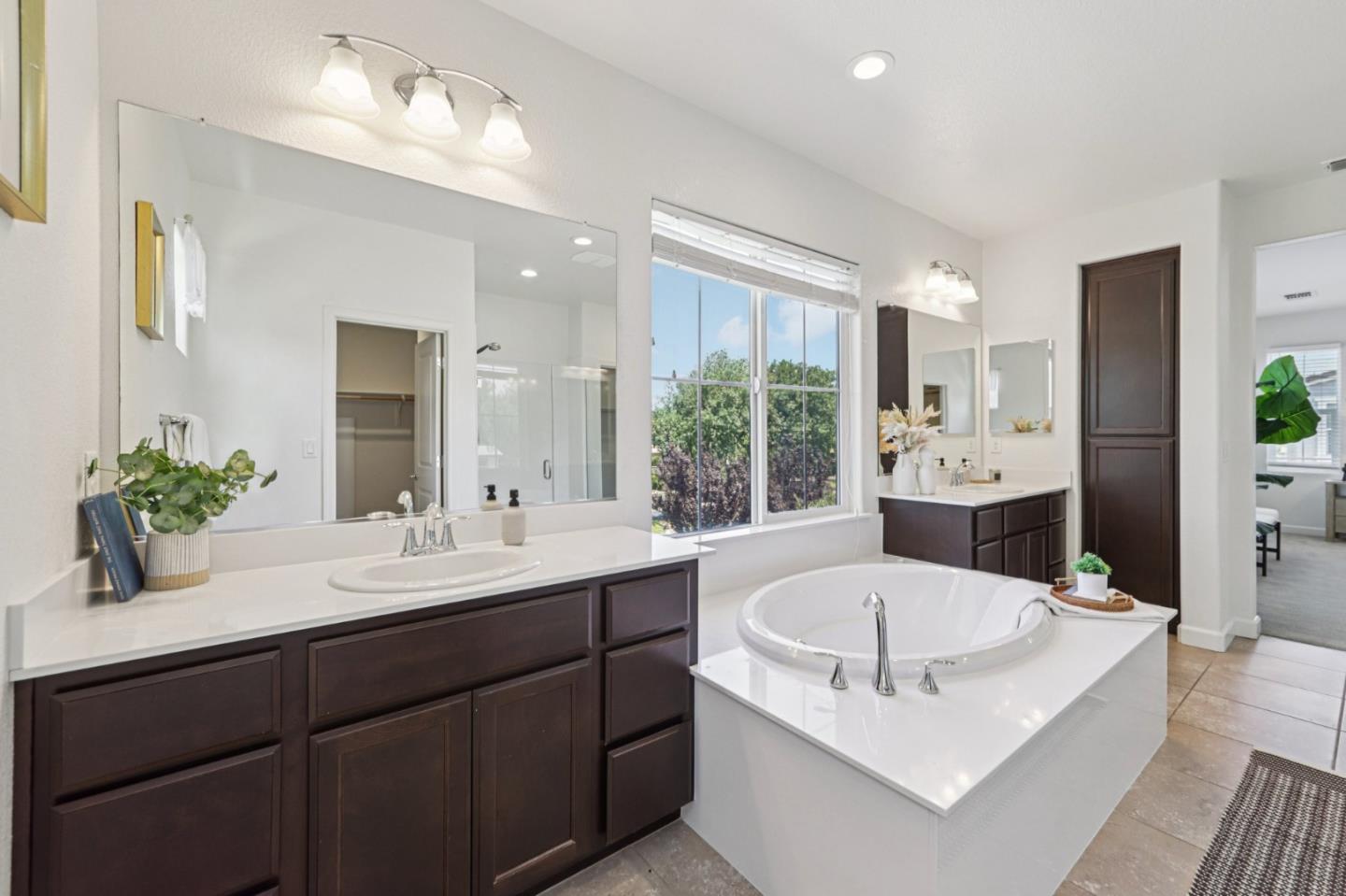 Detail Gallery Image 21 of 41 For 525 E Marcello Ave, Mountain House,  CA 95391 - 4 Beds | 4 Baths
