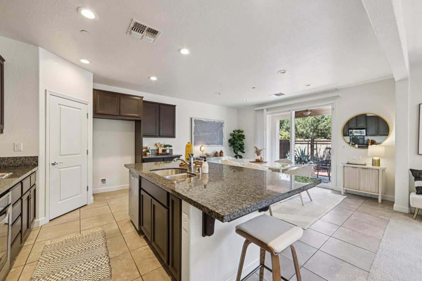 Detail Gallery Image 7 of 41 For 525 E Marcello Ave, Mountain House,  CA 95391 - 4 Beds | 4 Baths