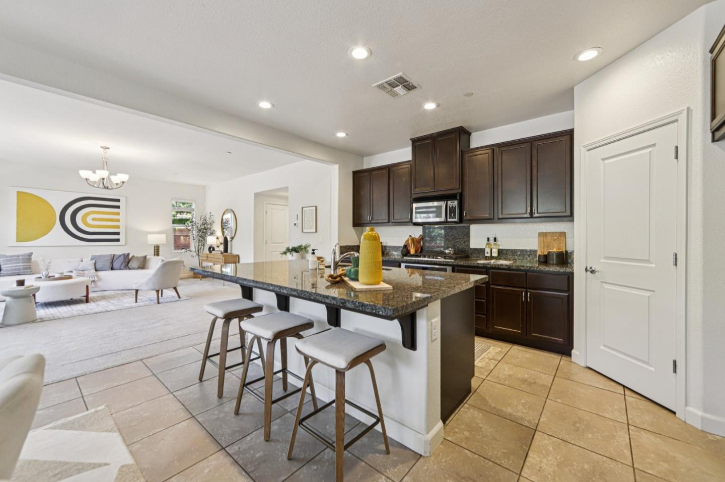Detail Gallery Image 8 of 41 For 525 E Marcello Ave, Mountain House,  CA 95391 - 4 Beds | 4 Baths