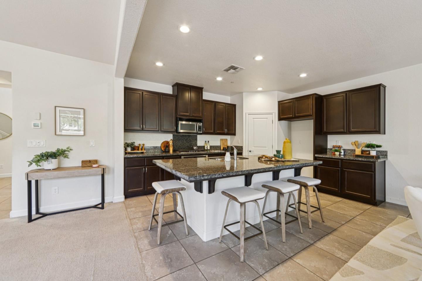 Detail Gallery Image 9 of 41 For 525 E Marcello Ave, Mountain House,  CA 95391 - 4 Beds | 4 Baths