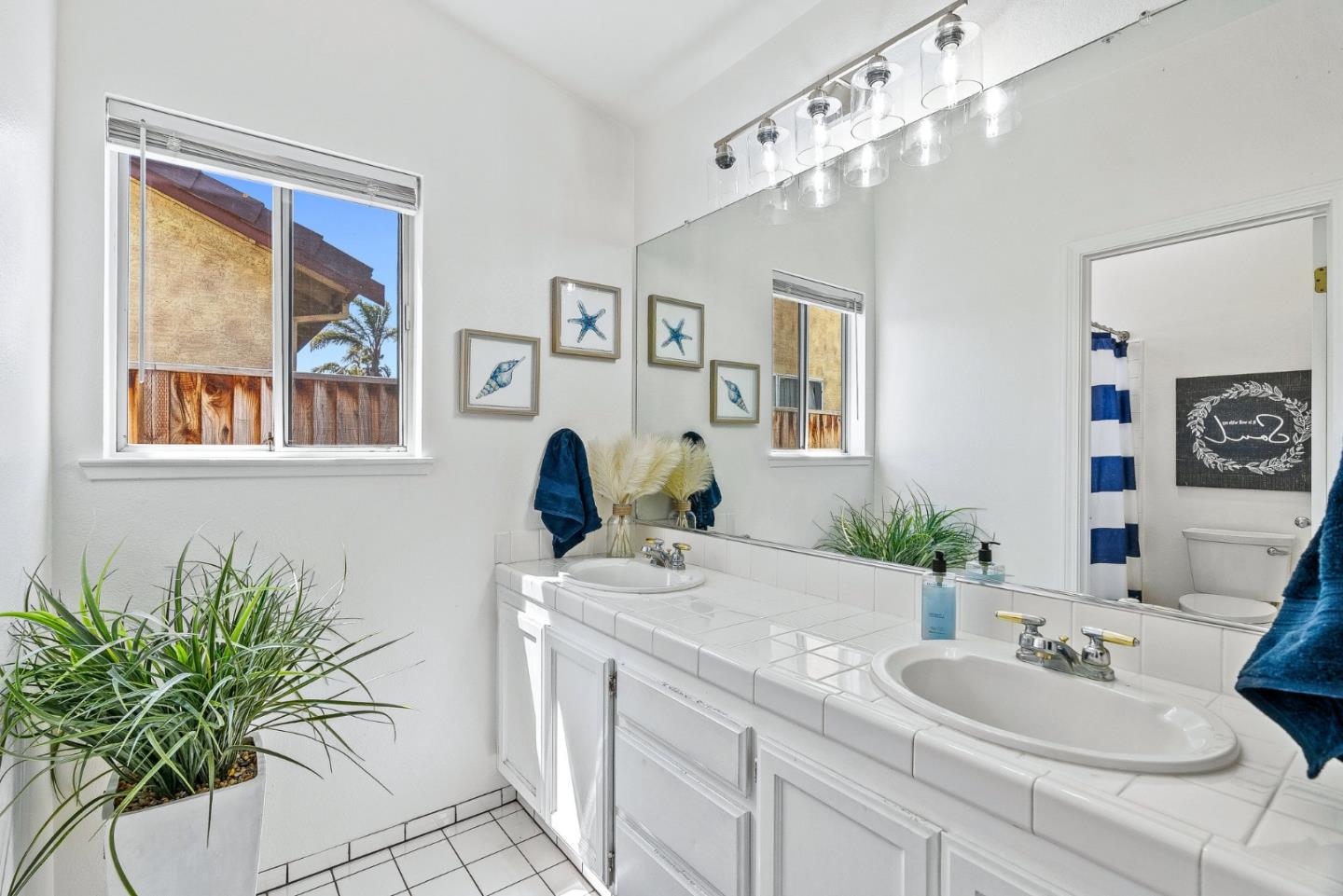 Detail Gallery Image 11 of 38 For 910 Cortina Way, Salinas,  CA 93905 - 4 Beds | 2 Baths