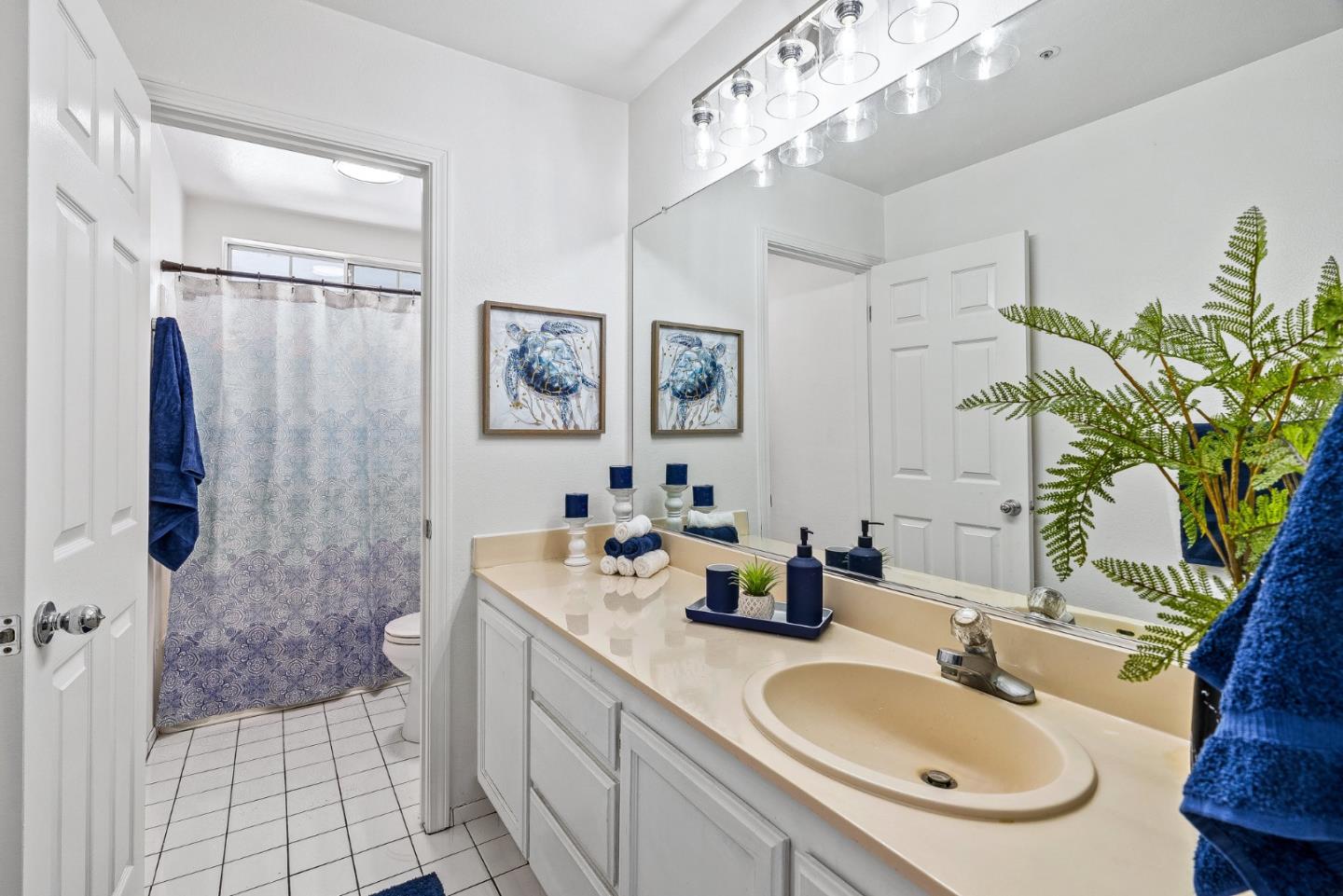 Detail Gallery Image 12 of 38 For 910 Cortina Way, Salinas,  CA 93905 - 4 Beds | 2 Baths