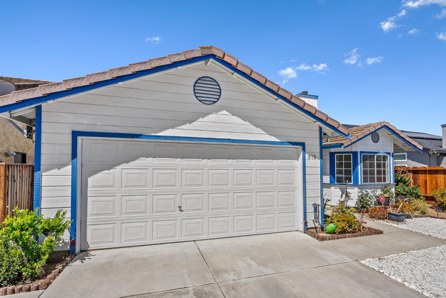 Detail Gallery Image 16 of 38 For 910 Cortina Way, Salinas,  CA 93905 - 4 Beds | 2 Baths