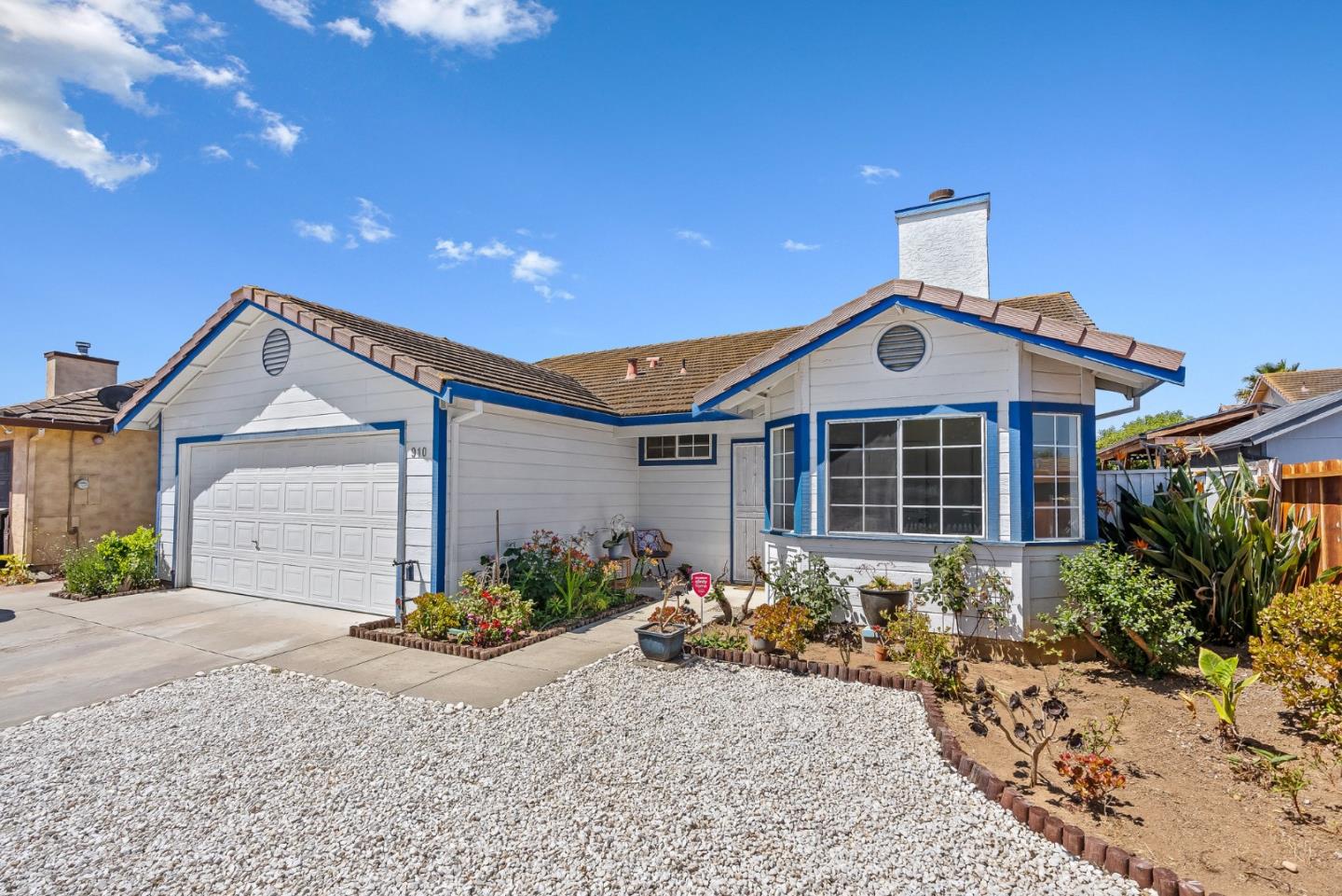 Detail Gallery Image 2 of 38 For 910 Cortina Way, Salinas,  CA 93905 - 4 Beds | 2 Baths