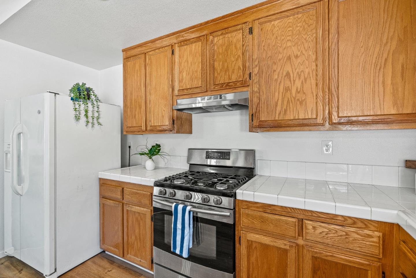 Detail Gallery Image 22 of 38 For 910 Cortina Way, Salinas,  CA 93905 - 4 Beds | 2 Baths