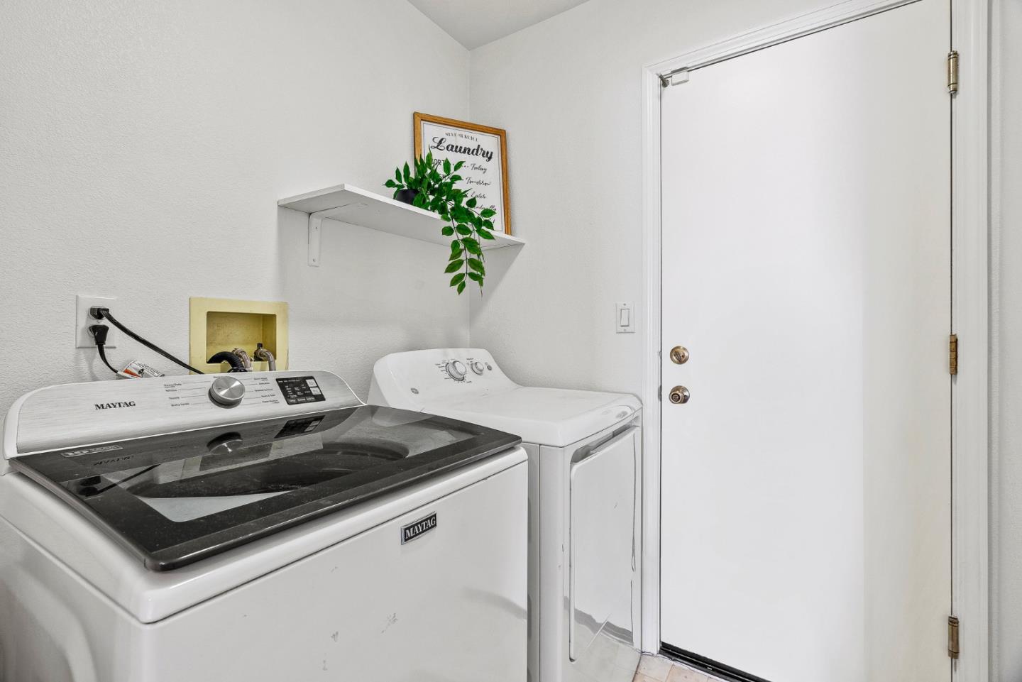 Detail Gallery Image 25 of 38 For 910 Cortina Way, Salinas,  CA 93905 - 4 Beds | 2 Baths