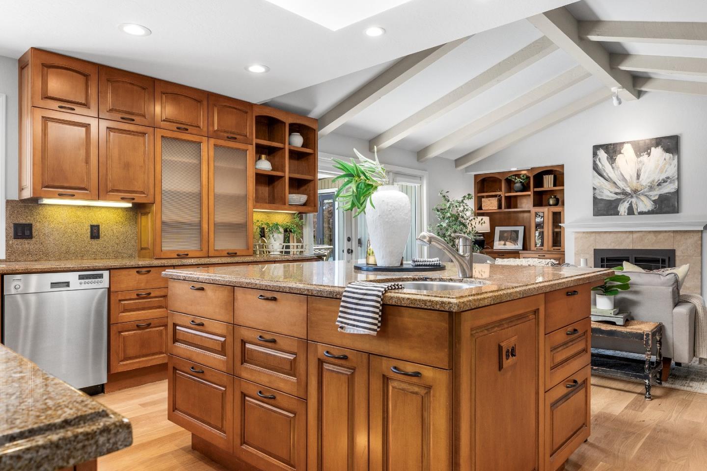 Detail Gallery Image 13 of 63 For 105 Jocelyn Ct, Santa Cruz,  CA 95060 - 4 Beds | 2/1 Baths