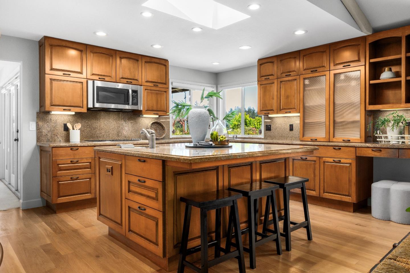 Detail Gallery Image 15 of 63 For 105 Jocelyn Ct, Santa Cruz,  CA 95060 - 4 Beds | 2/1 Baths