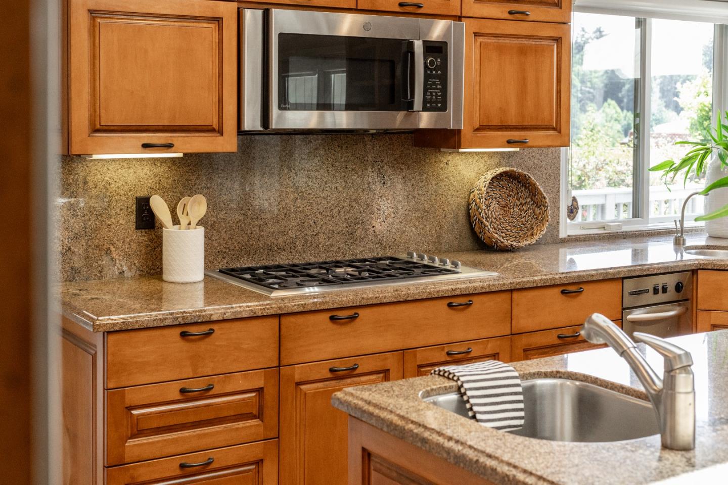 Detail Gallery Image 16 of 63 For 105 Jocelyn Ct, Santa Cruz,  CA 95060 - 4 Beds | 2/1 Baths