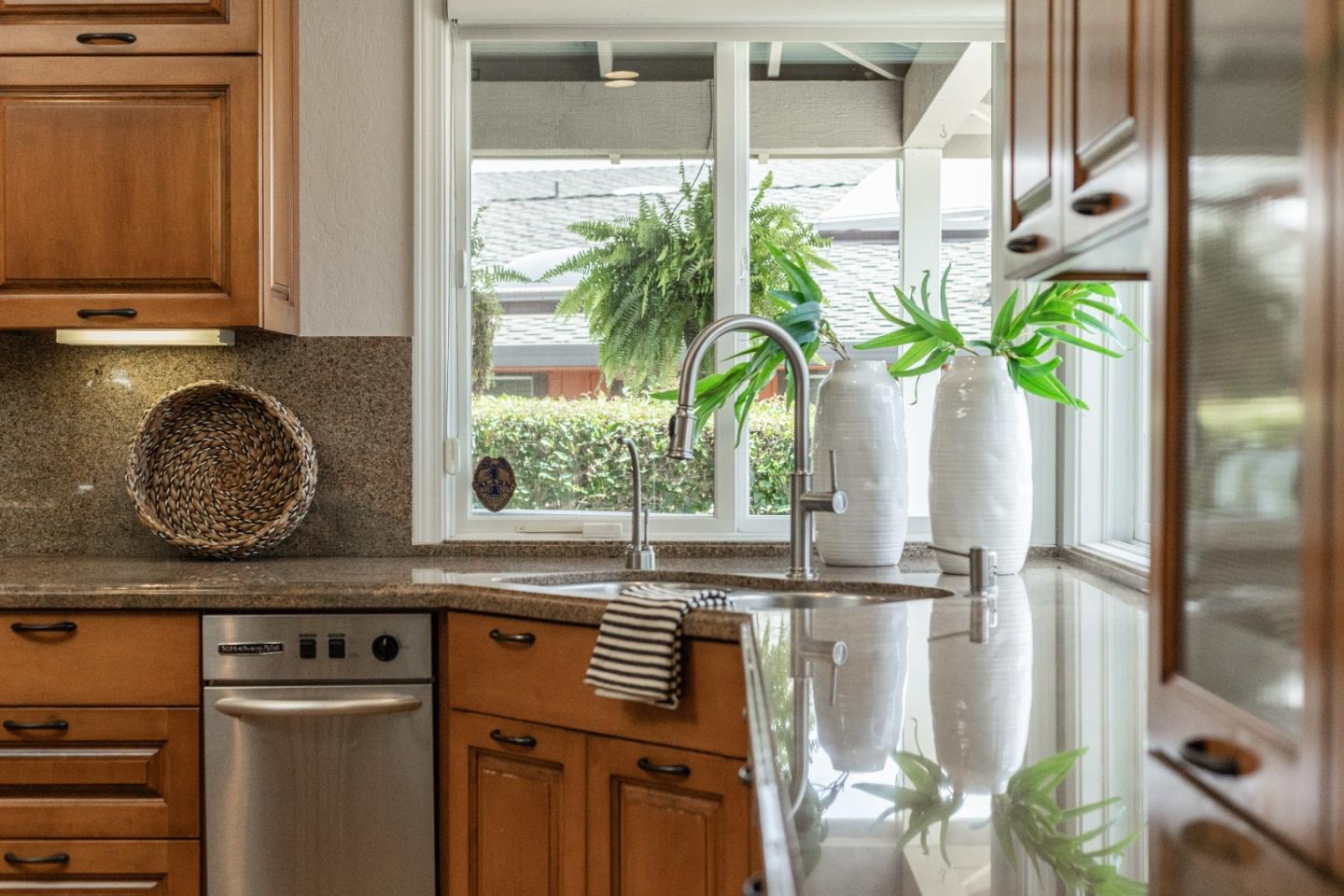 Detail Gallery Image 18 of 63 For 105 Jocelyn Ct, Santa Cruz,  CA 95060 - 4 Beds | 2/1 Baths