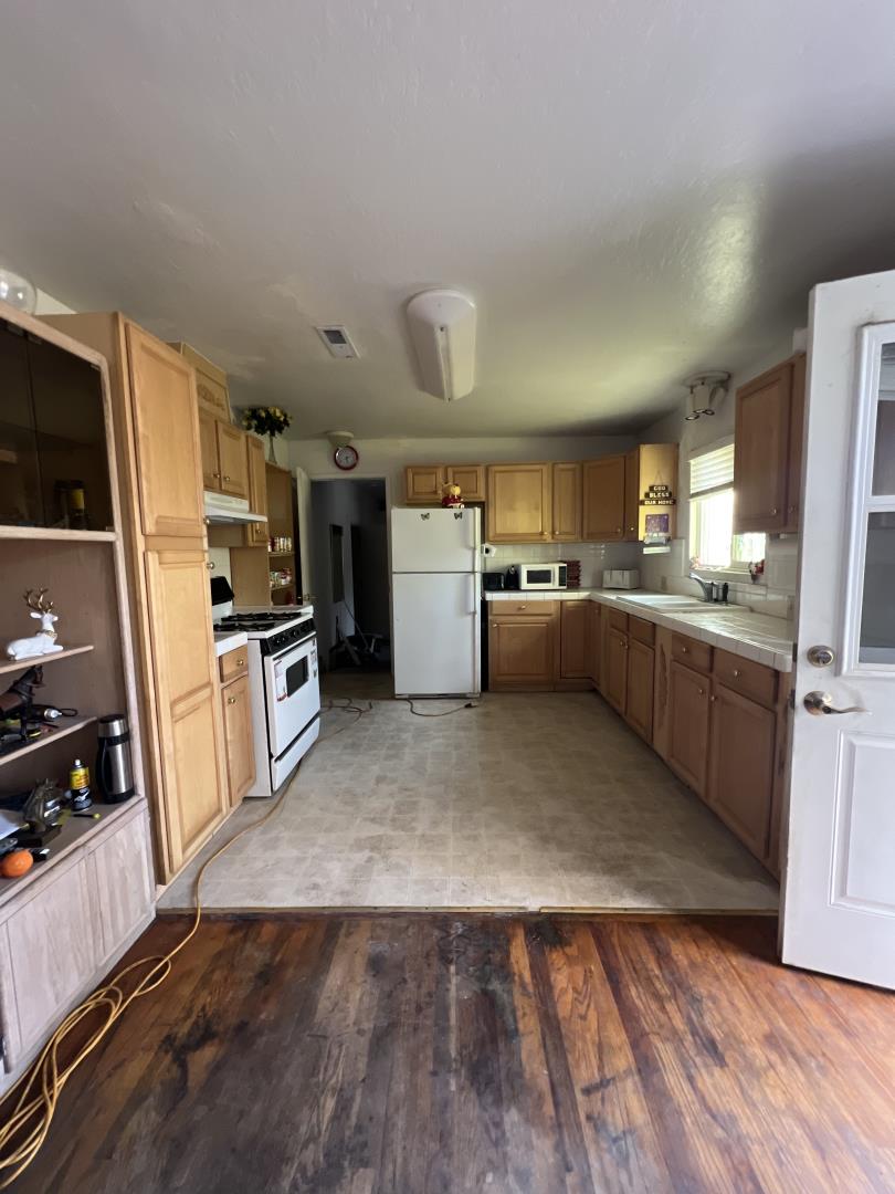 Detail Gallery Image 4 of 7 For 160 Cutter Dr, Watsonville,  CA 95076 - 4 Beds | 3 Baths