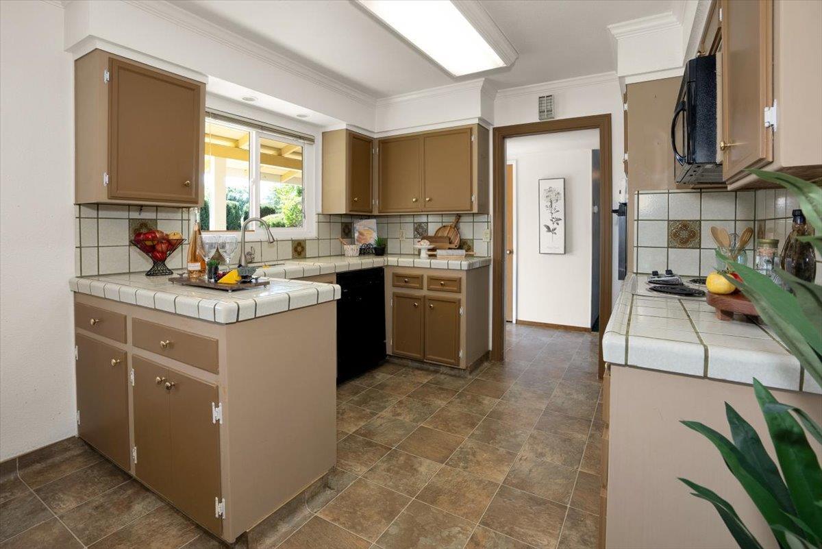 Detail Gallery Image 7 of 27 For 18654 Aspesi Dr, Saratoga,  CA 95070 - 4 Beds | 2/1 Baths
