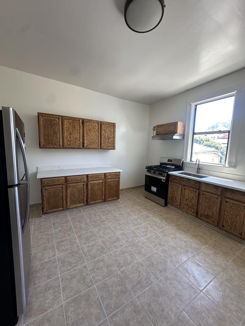 Detail Gallery Image 4 of 15 For 3484 Mission St #2,  San Francisco,  CA 94110 - 3 Beds | 1 Baths