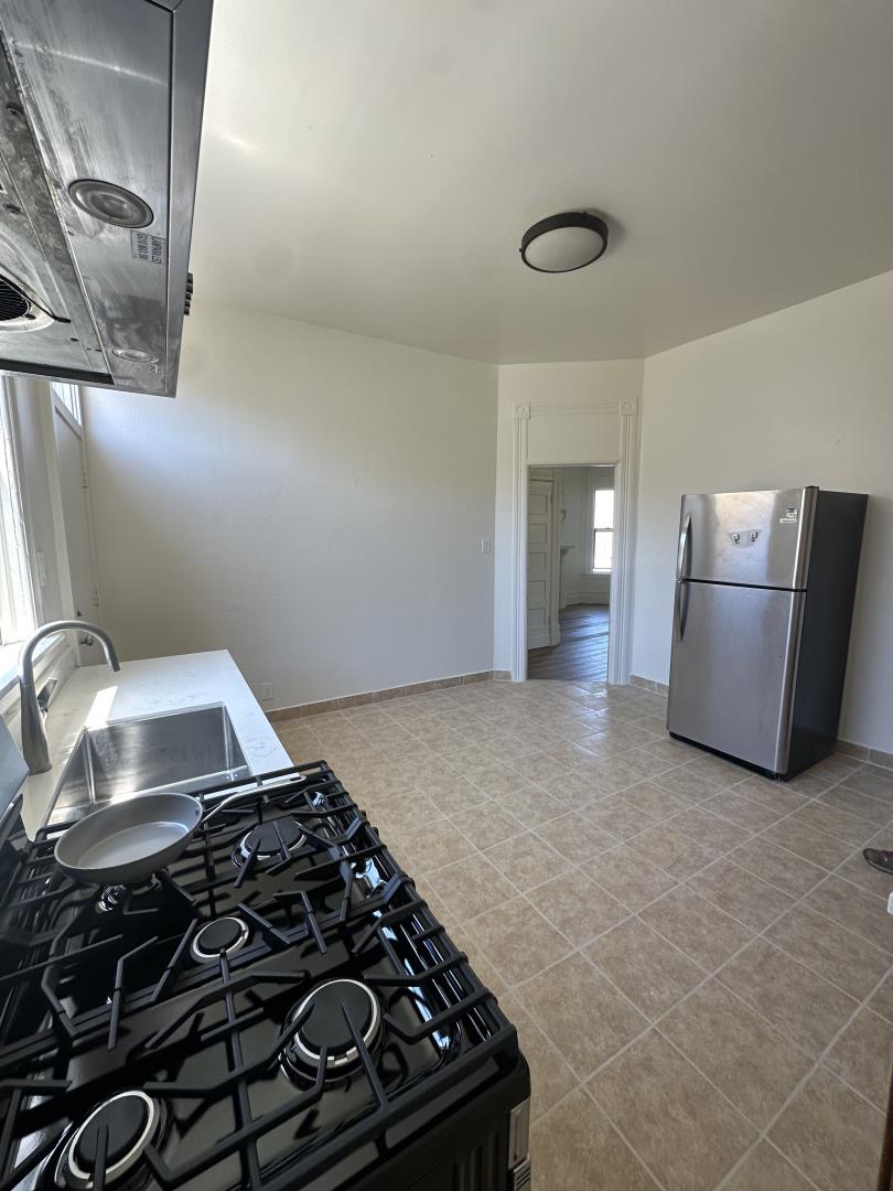 Detail Gallery Image 5 of 15 For 3484 Mission St #2,  San Francisco,  CA 94110 - 3 Beds | 1 Baths