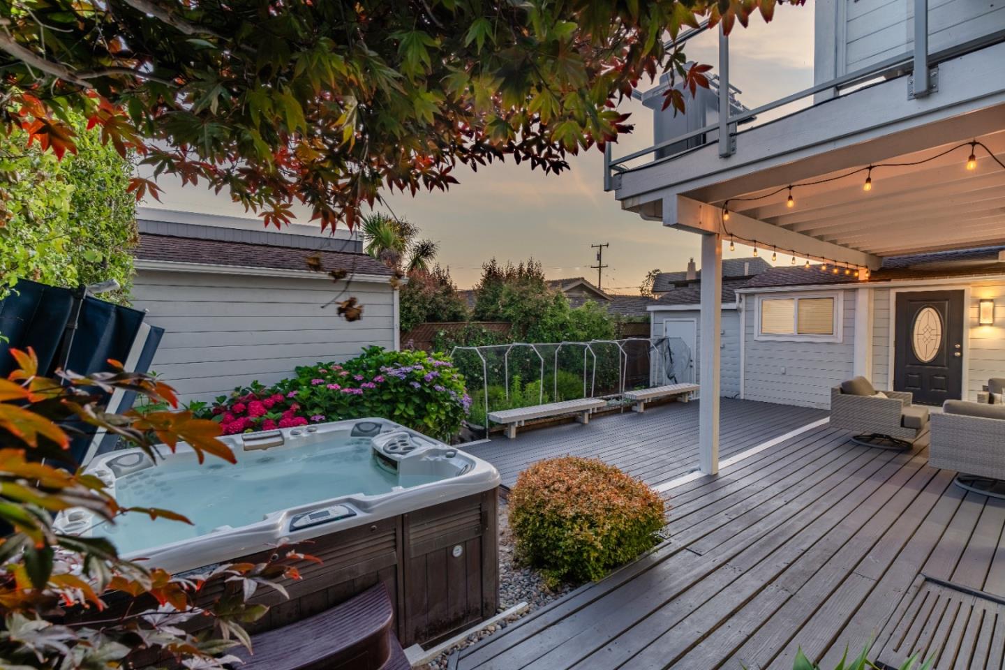 Detail Gallery Image 4 of 75 For 129 Santa Cruz Ave, Aptos,  CA 95003 - 2 Beds | 3 Baths