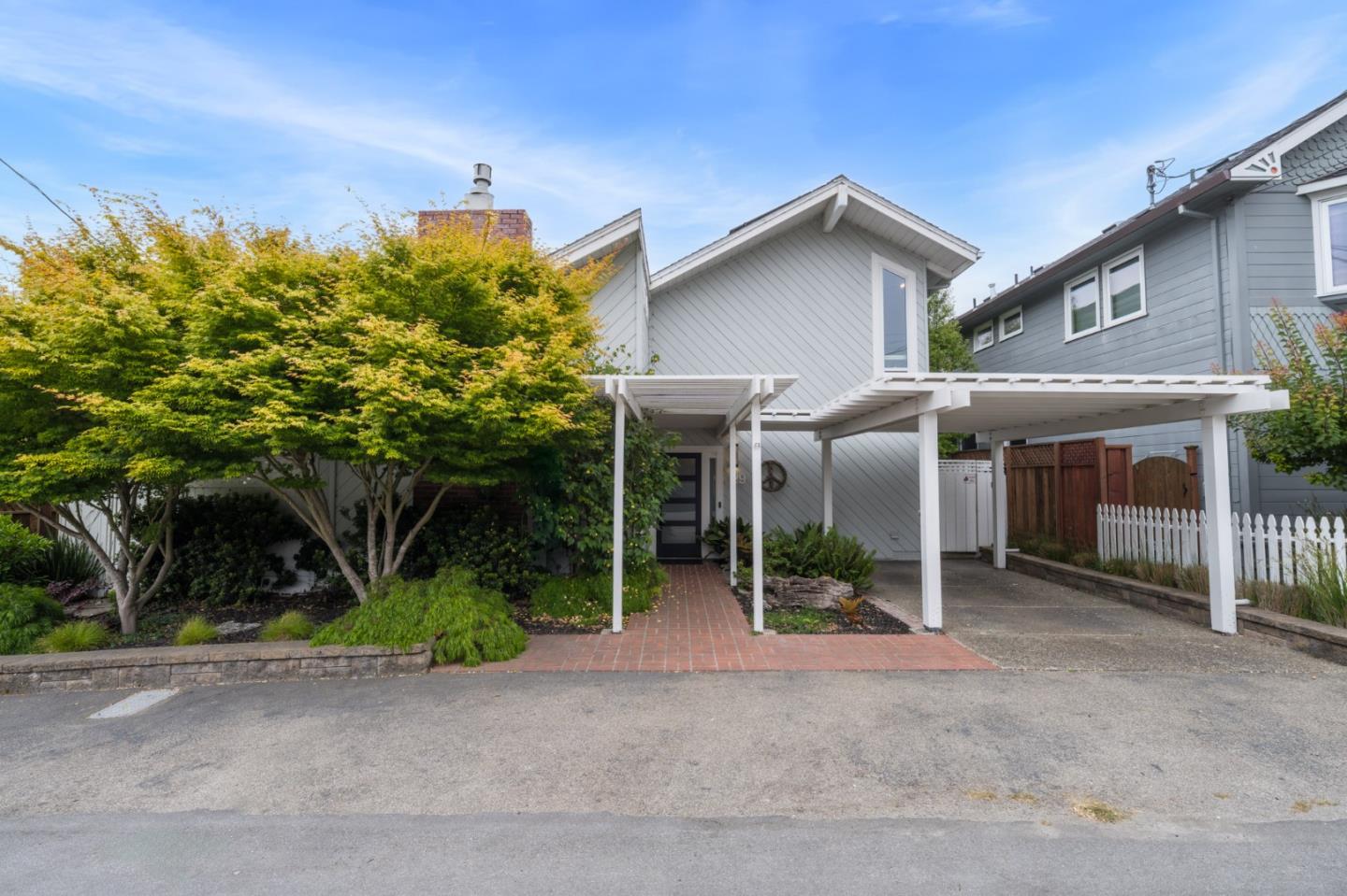 Detail Gallery Image 5 of 75 For 129 Santa Cruz Ave, Aptos,  CA 95003 - 2 Beds | 3 Baths