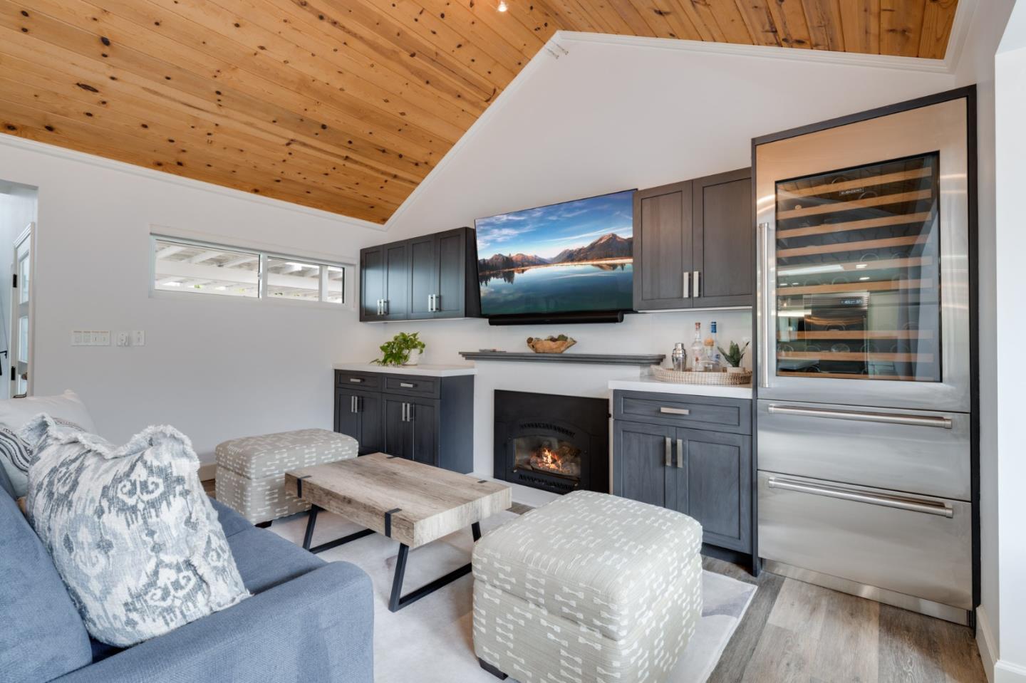 Detail Gallery Image 9 of 75 For 129 Santa Cruz Ave, Aptos,  CA 95003 - 2 Beds | 3 Baths