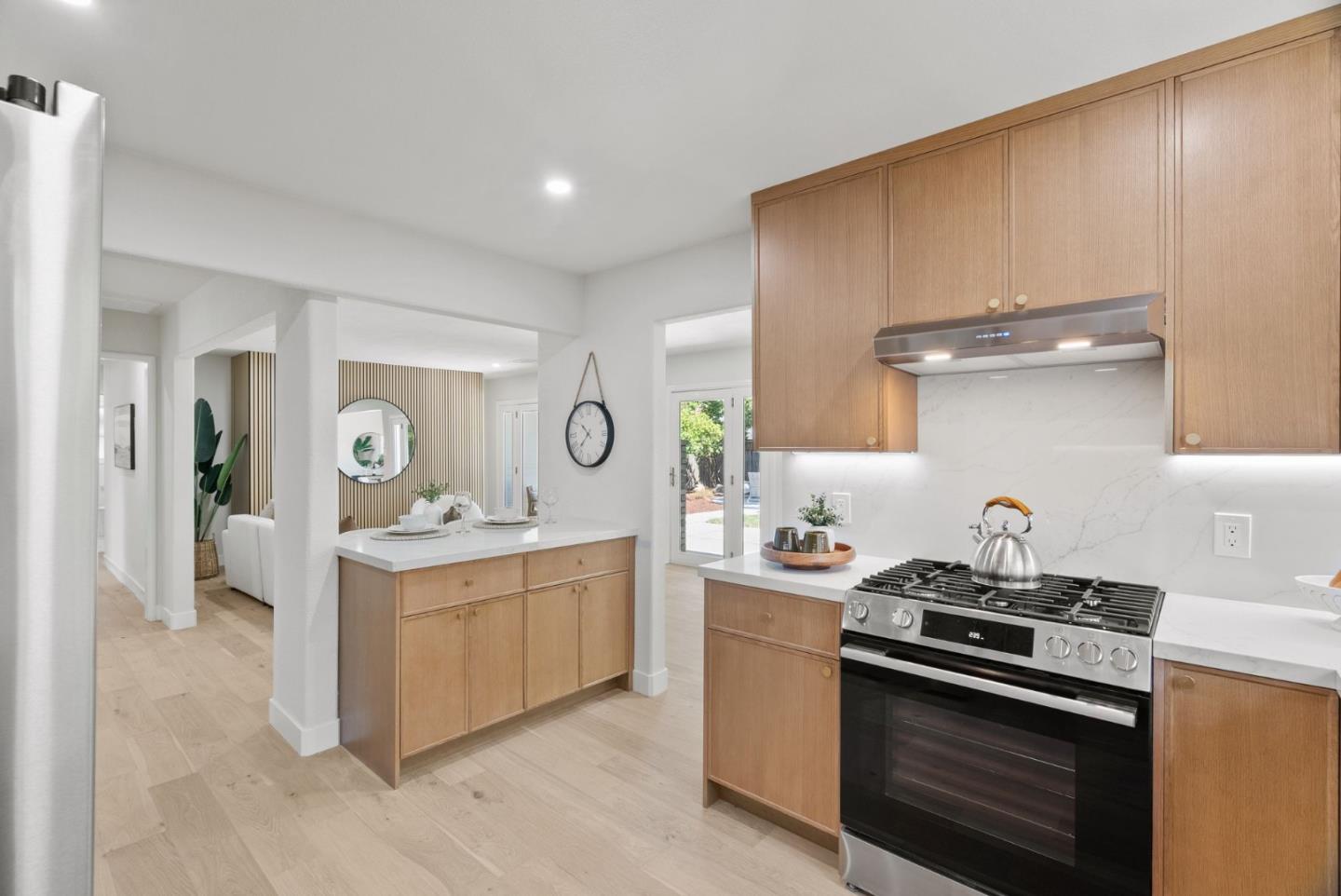 Detail Gallery Image 12 of 60 For 520 S Bayview Ave, Sunnyvale,  CA 94086 - 3 Beds | 2 Baths