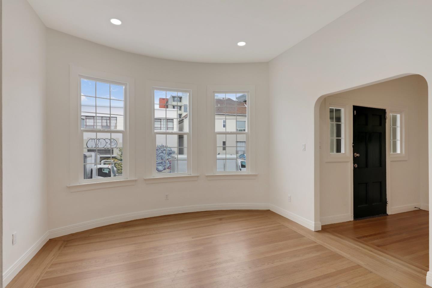 Detail Gallery Image 8 of 41 For 213 7th St, Oakland,  CA 94607 - – Beds | – Baths