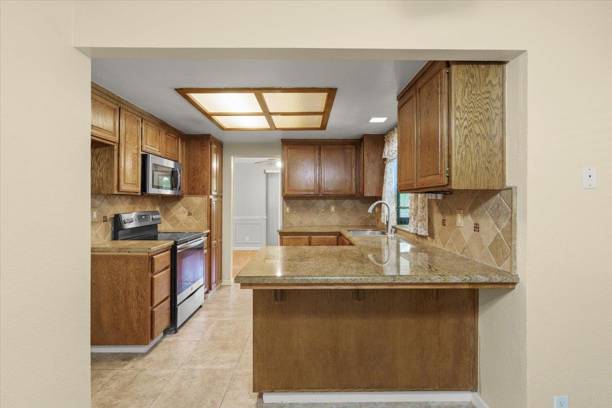 Detail Gallery Image 6 of 10 For 173 Del Monte Ln, Morgan Hill,  CA 95037 - 2 Beds | 2 Baths