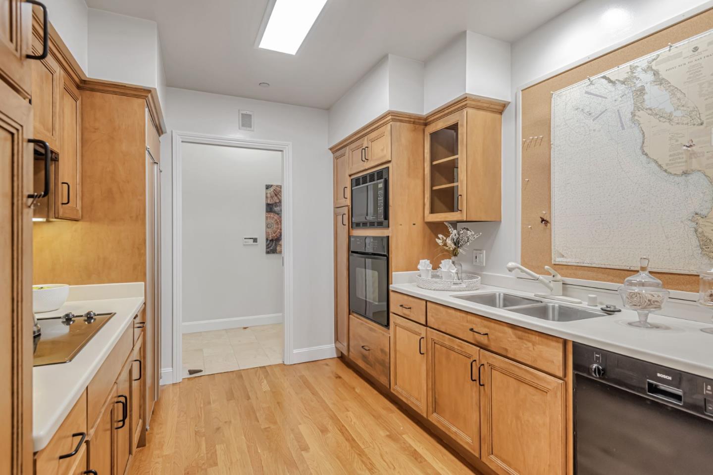 Detail Gallery Image 11 of 28 For 555 Byron St #105,  Palo Alto,  CA 94301 - 2 Beds | 2 Baths