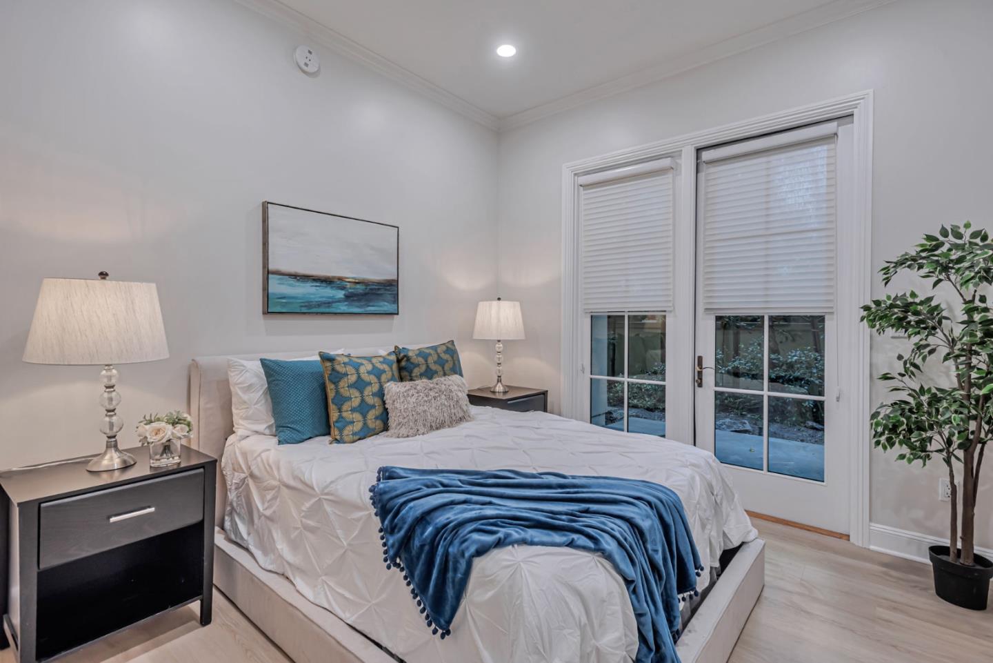 Detail Gallery Image 13 of 28 For 555 Byron St #105,  Palo Alto,  CA 94301 - 2 Beds | 2 Baths