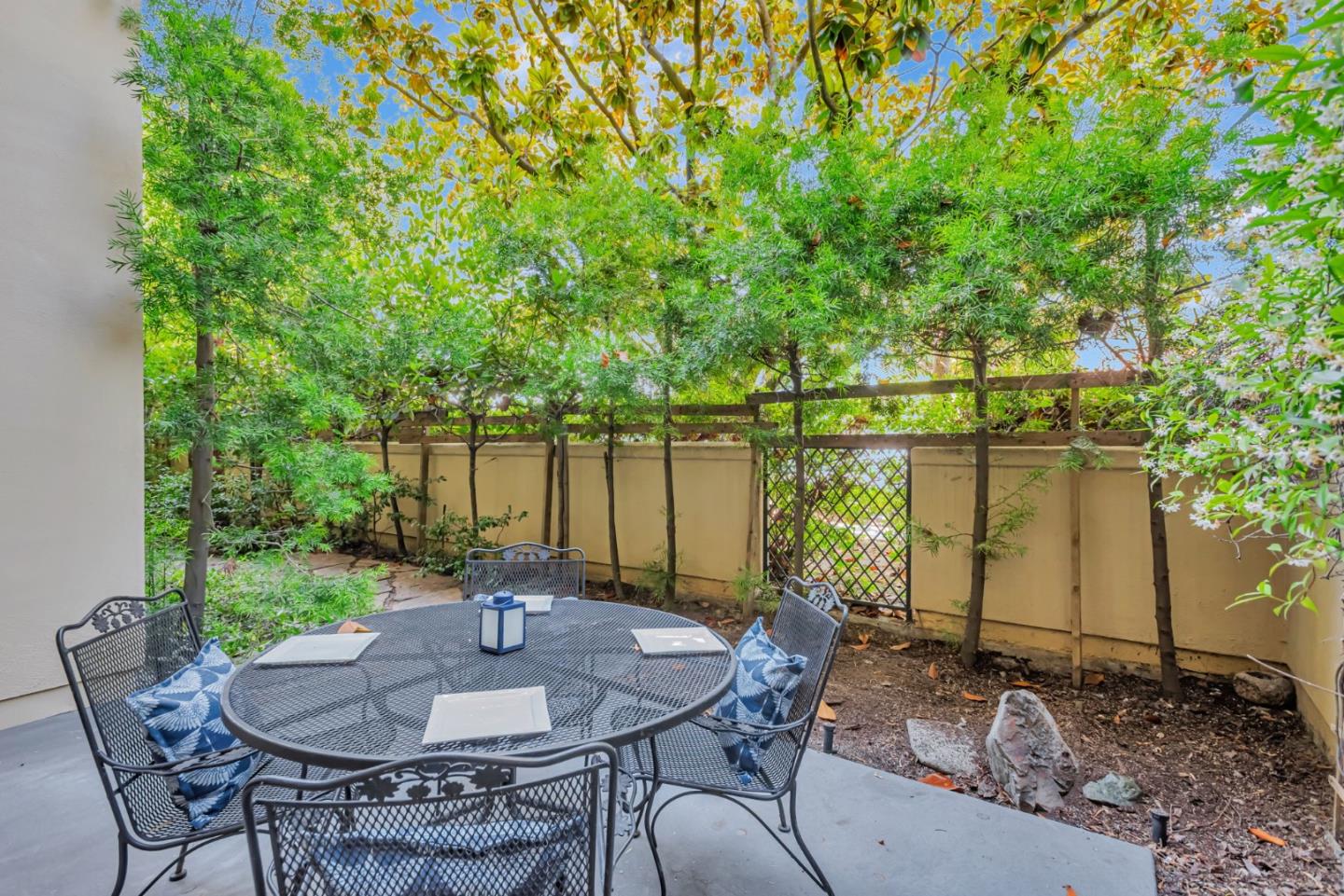 Detail Gallery Image 23 of 28 For 555 Byron St #105,  Palo Alto,  CA 94301 - 2 Beds | 2 Baths