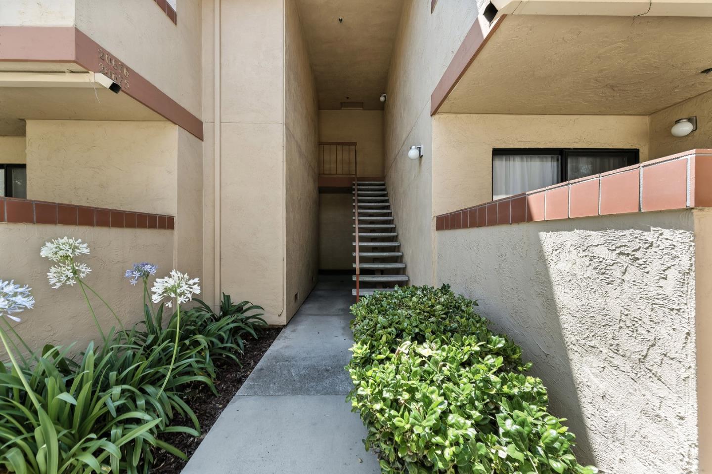 Detail Gallery Image 3 of 45 For 20676 Celeste Cir, Cupertino,  CA 95014 - 2 Beds | 2 Baths