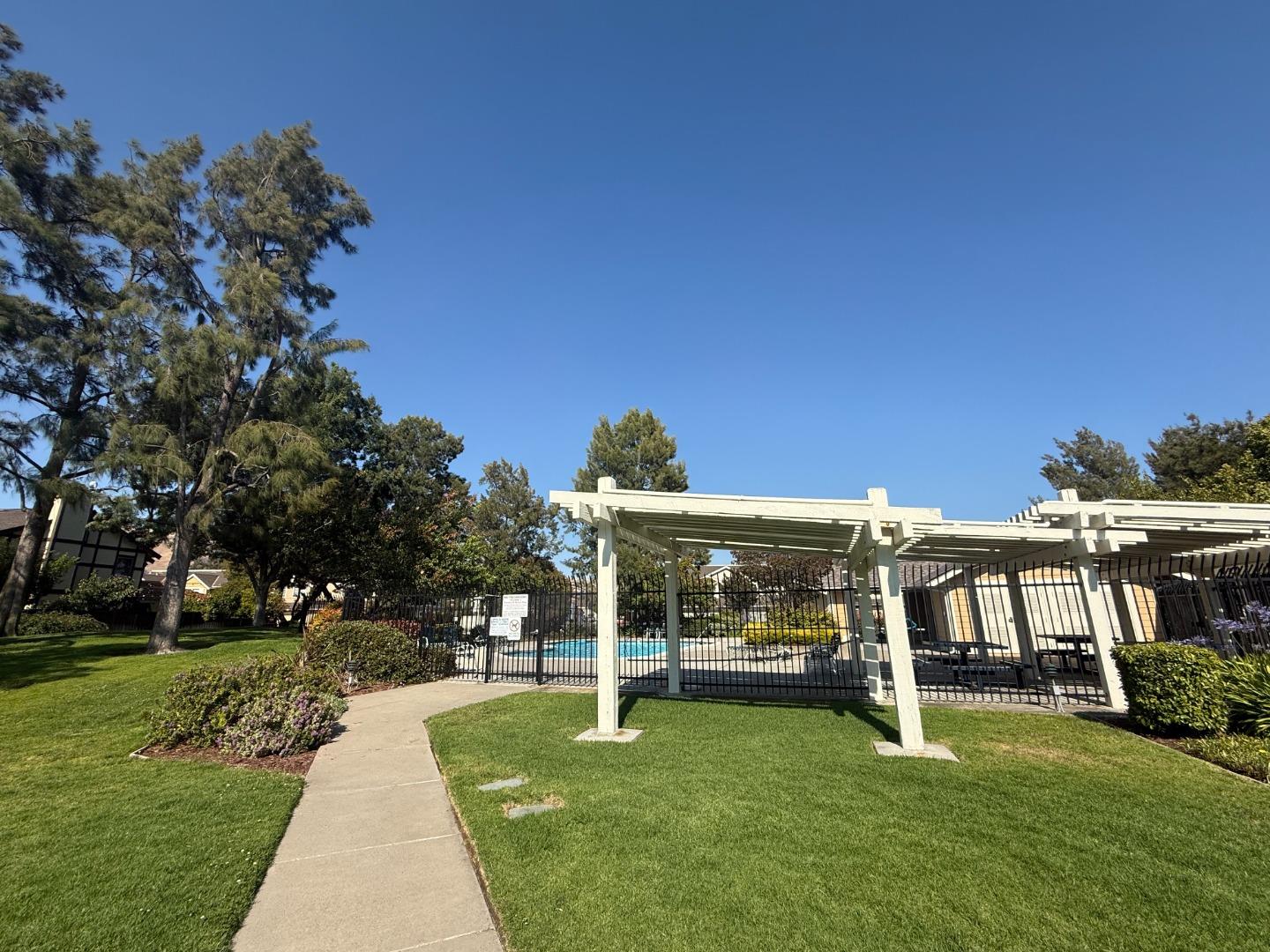 Detail Gallery Image 31 of 36 For 270 Ontario Rd, Milpitas,  CA 95035 - 3 Beds | 2/1 Baths