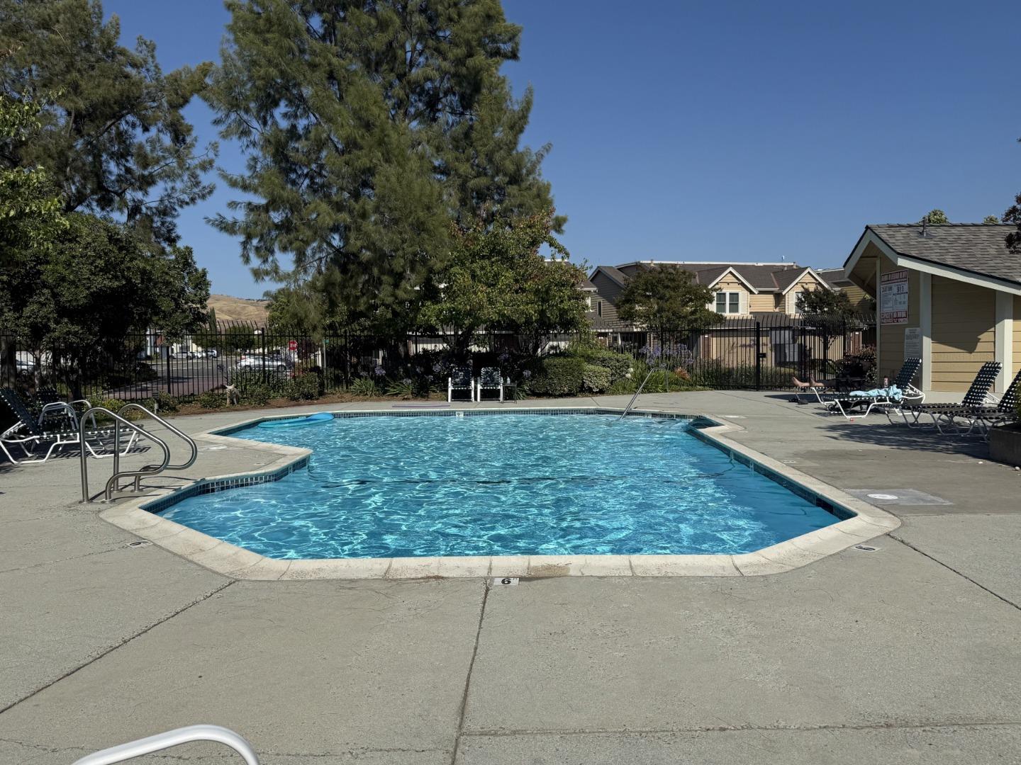 Detail Gallery Image 32 of 36 For 270 Ontario Rd, Milpitas,  CA 95035 - 3 Beds | 2/1 Baths