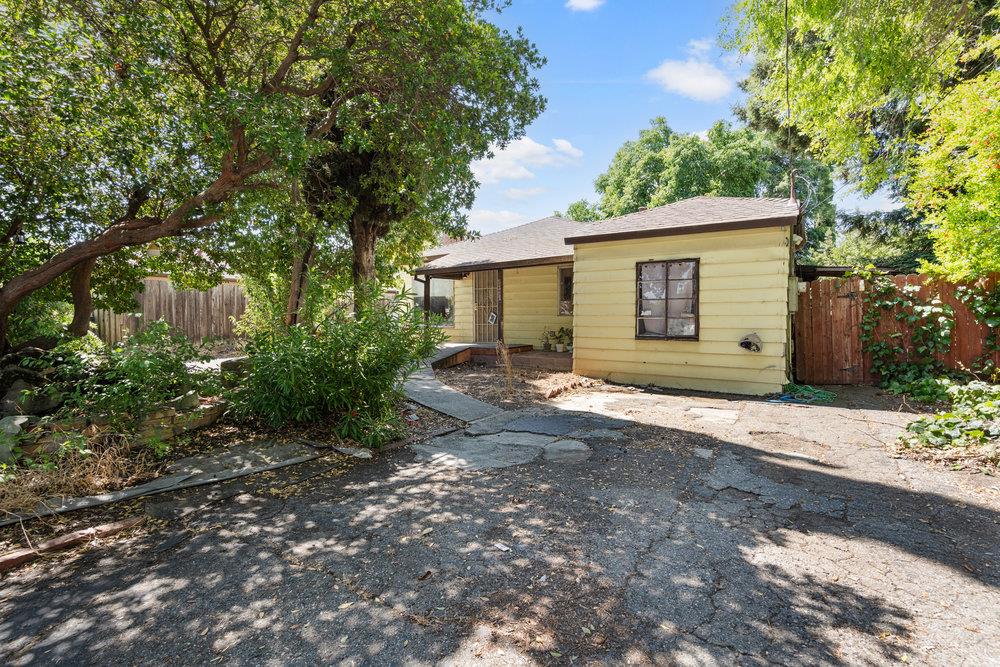 Detail Gallery Image 2 of 6 For 2187 Wyandotte St, Mountain View,  CA 94043 - 4 Beds | 2 Baths