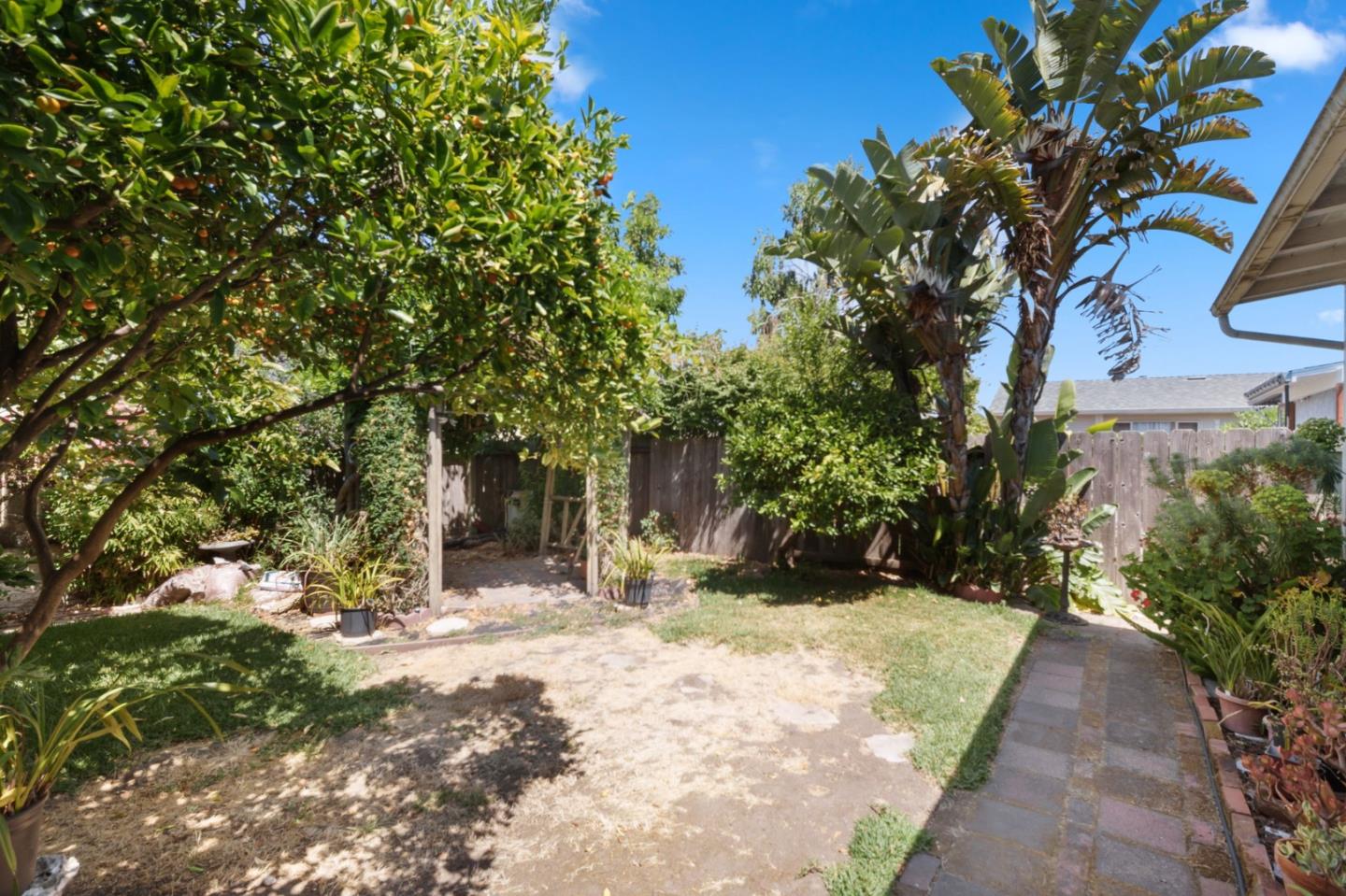 Detail Gallery Image 18 of 20 For 17315 via Flores, San Lorenzo,  CA 94580 - 3 Beds | 2 Baths
