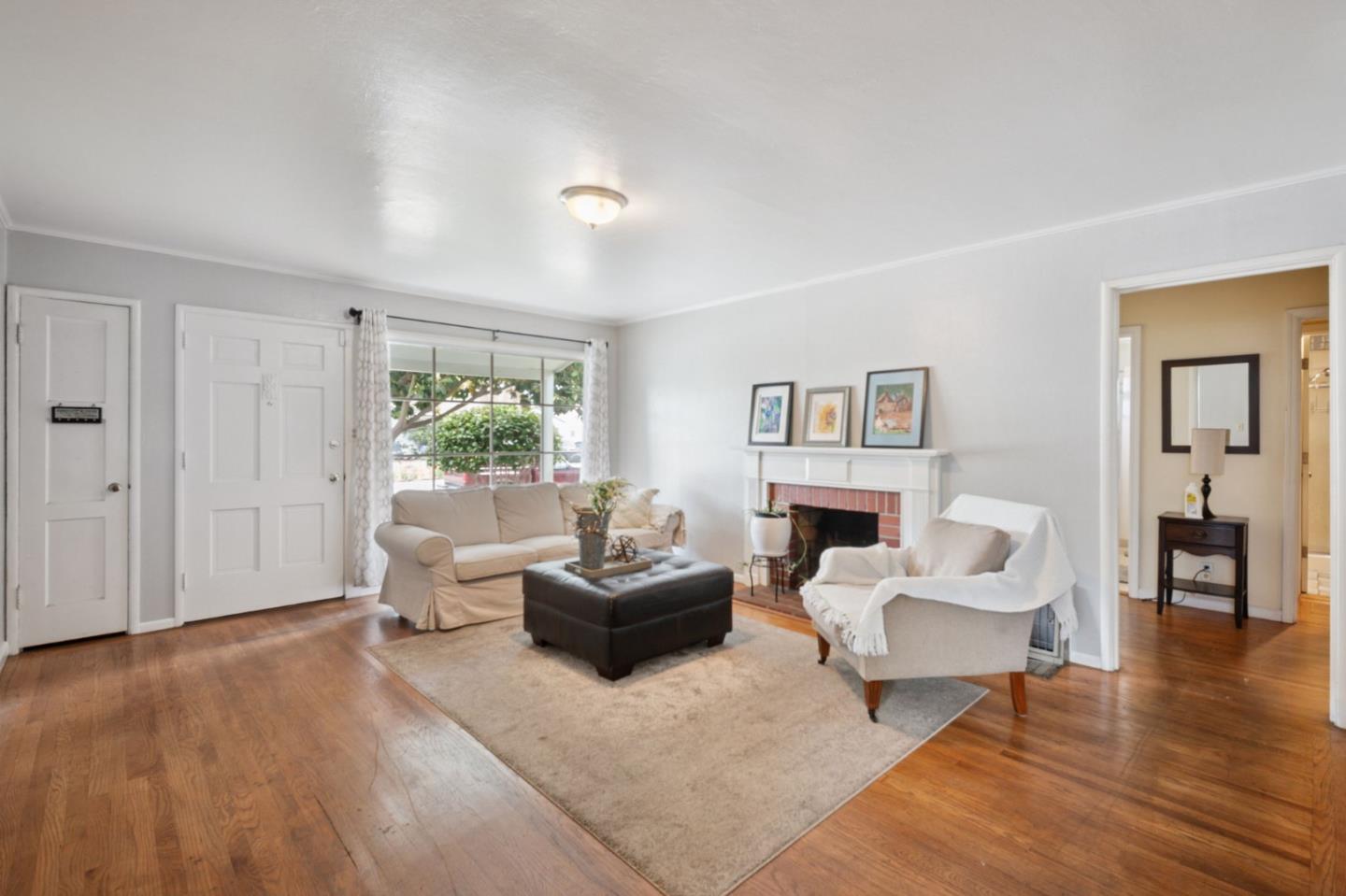 Detail Gallery Image 2 of 20 For 17315 via Flores, San Lorenzo,  CA 94580 - 3 Beds | 2 Baths