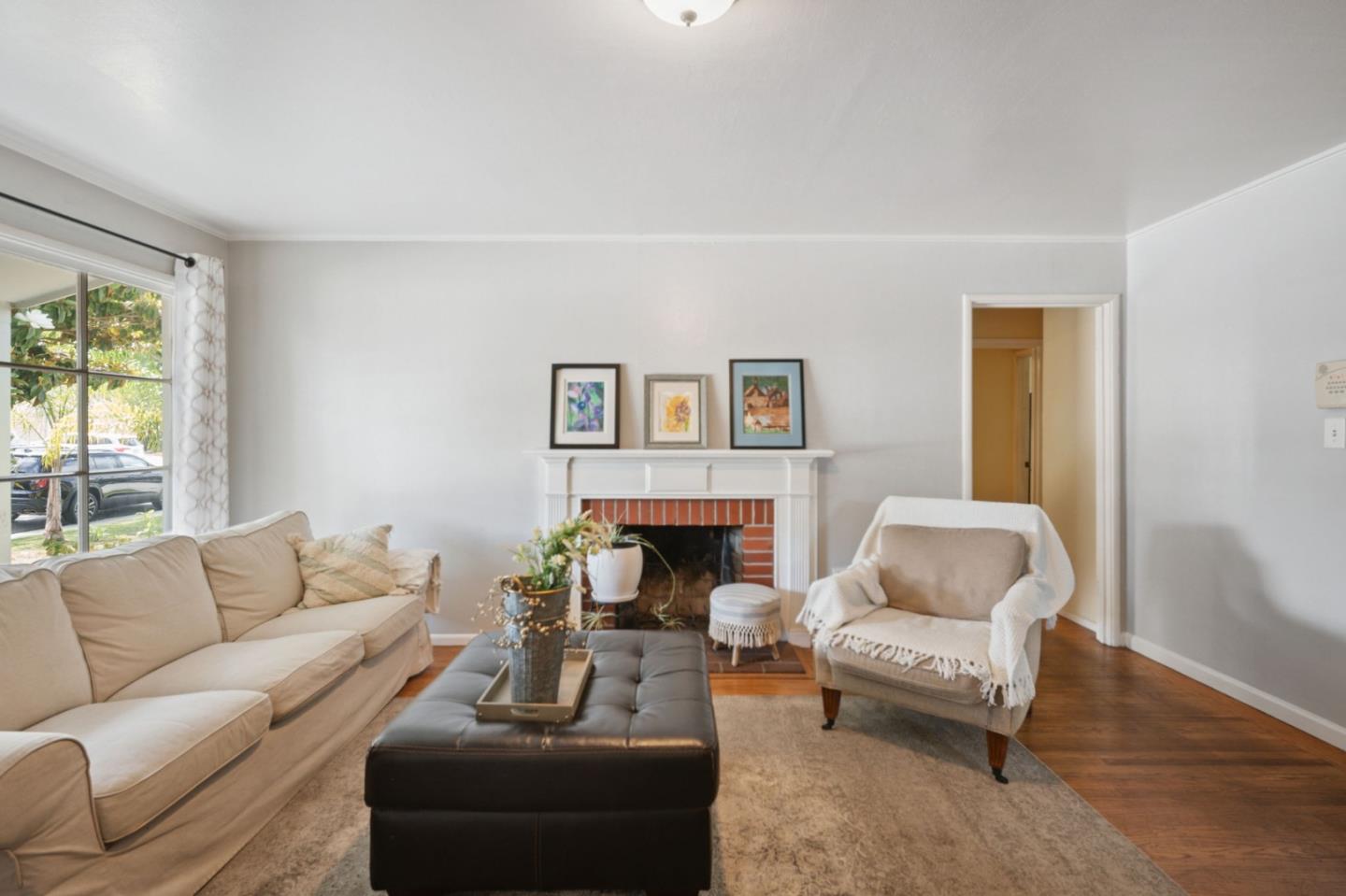 Detail Gallery Image 3 of 20 For 17315 via Flores, San Lorenzo,  CA 94580 - 3 Beds | 2 Baths