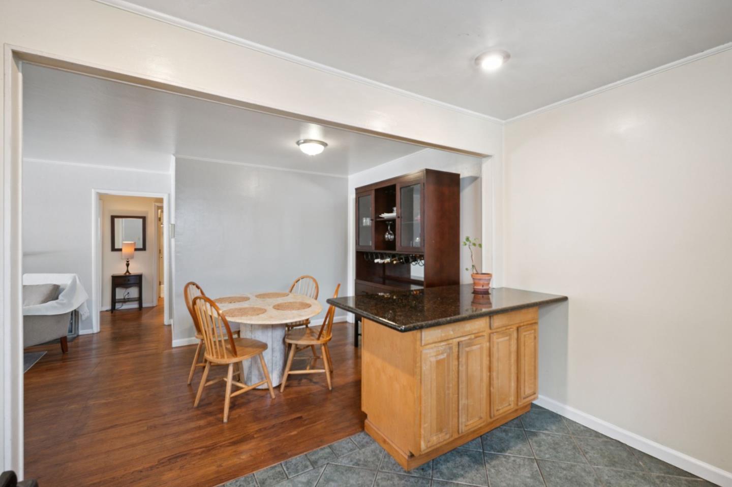 Detail Gallery Image 7 of 20 For 17315 via Flores, San Lorenzo,  CA 94580 - 3 Beds | 2 Baths